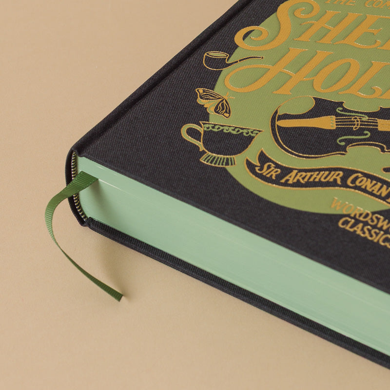 The-Complete-Stories-of-Sherlock-Holmes-Clothbound-Edition open page to text