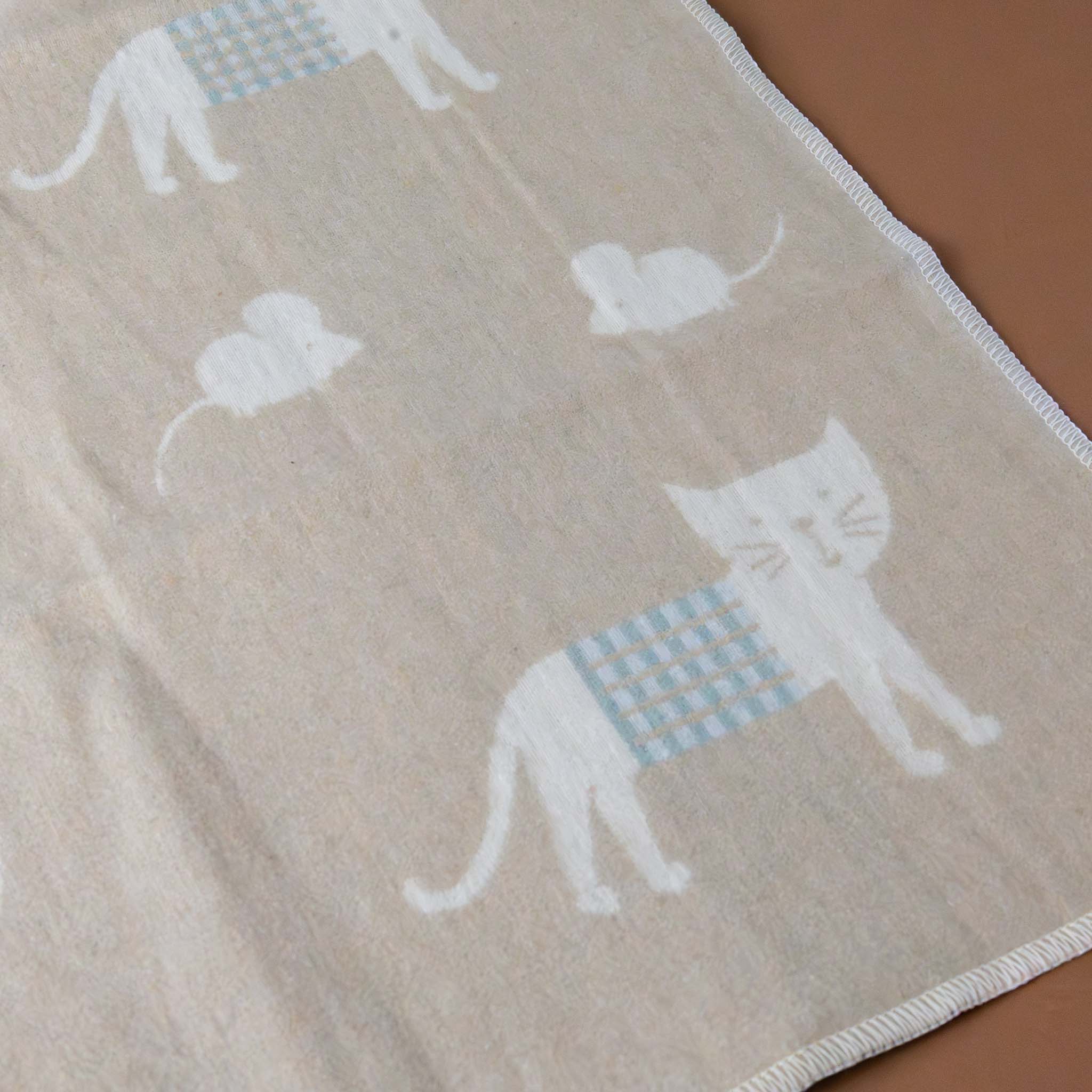 baby-blanket-stripey-cat-ecru-and-tan-with-blue-detail-little-mice