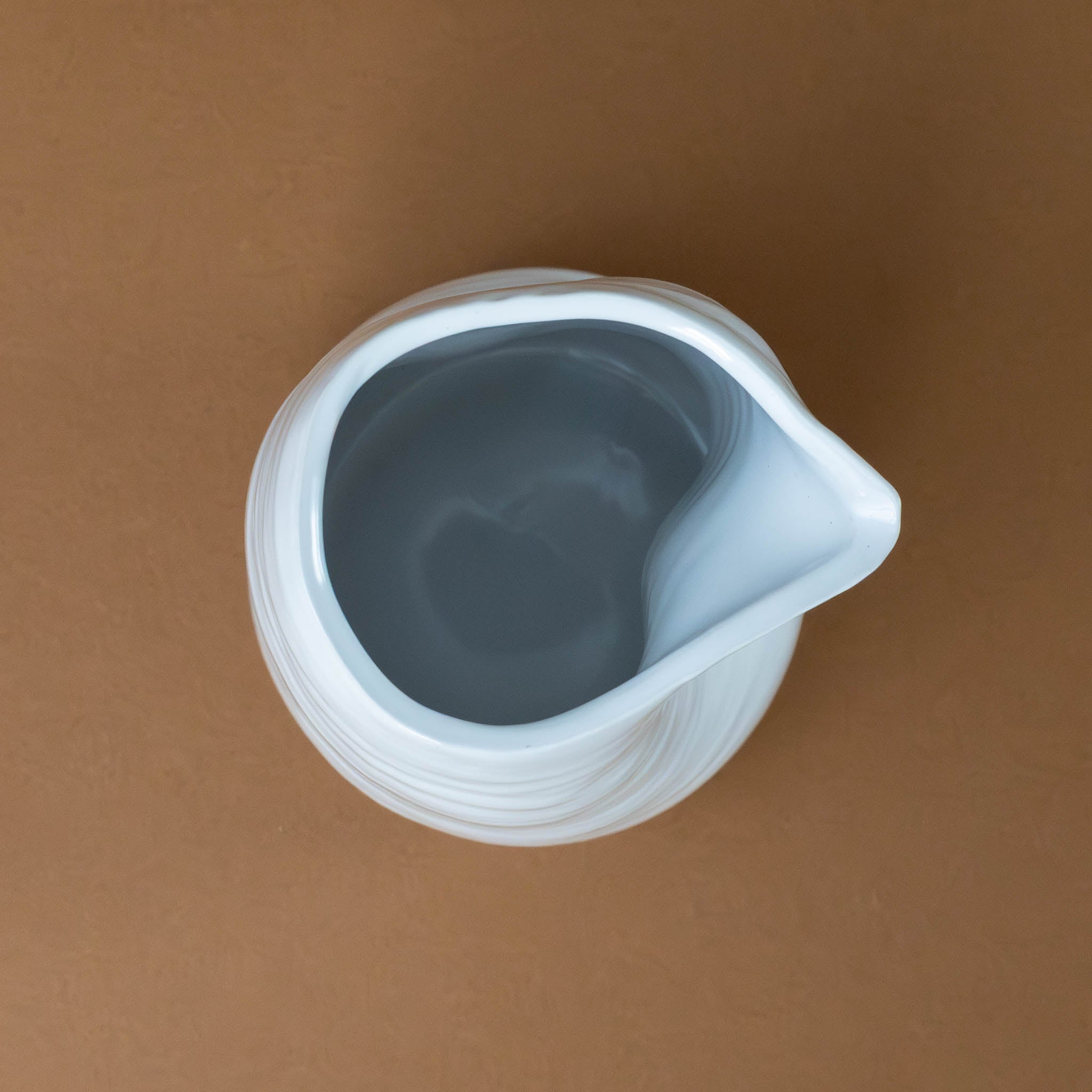ceramic-tegan-vase-short-white-top