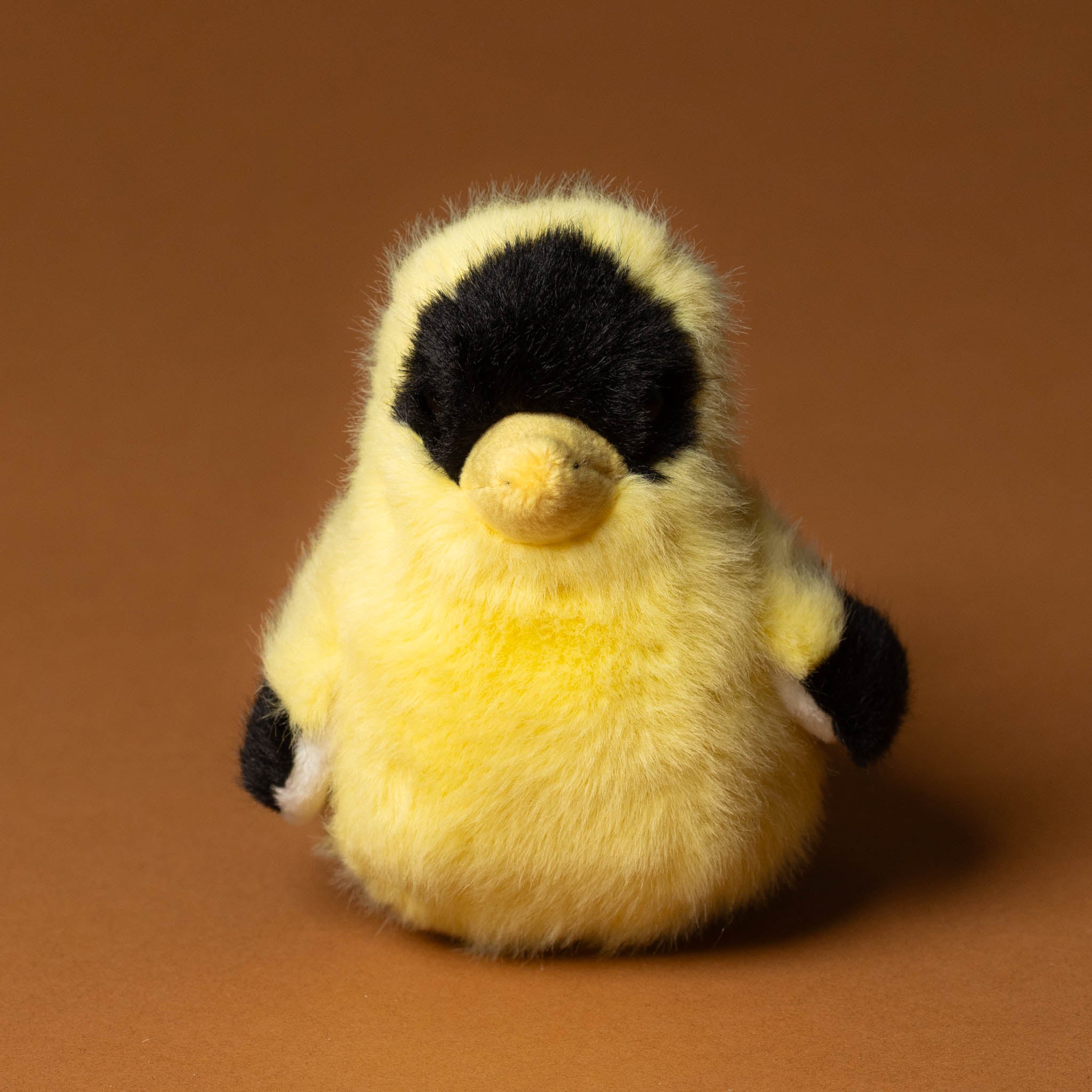 faye-the-goldfinch-stuffed-animal-face