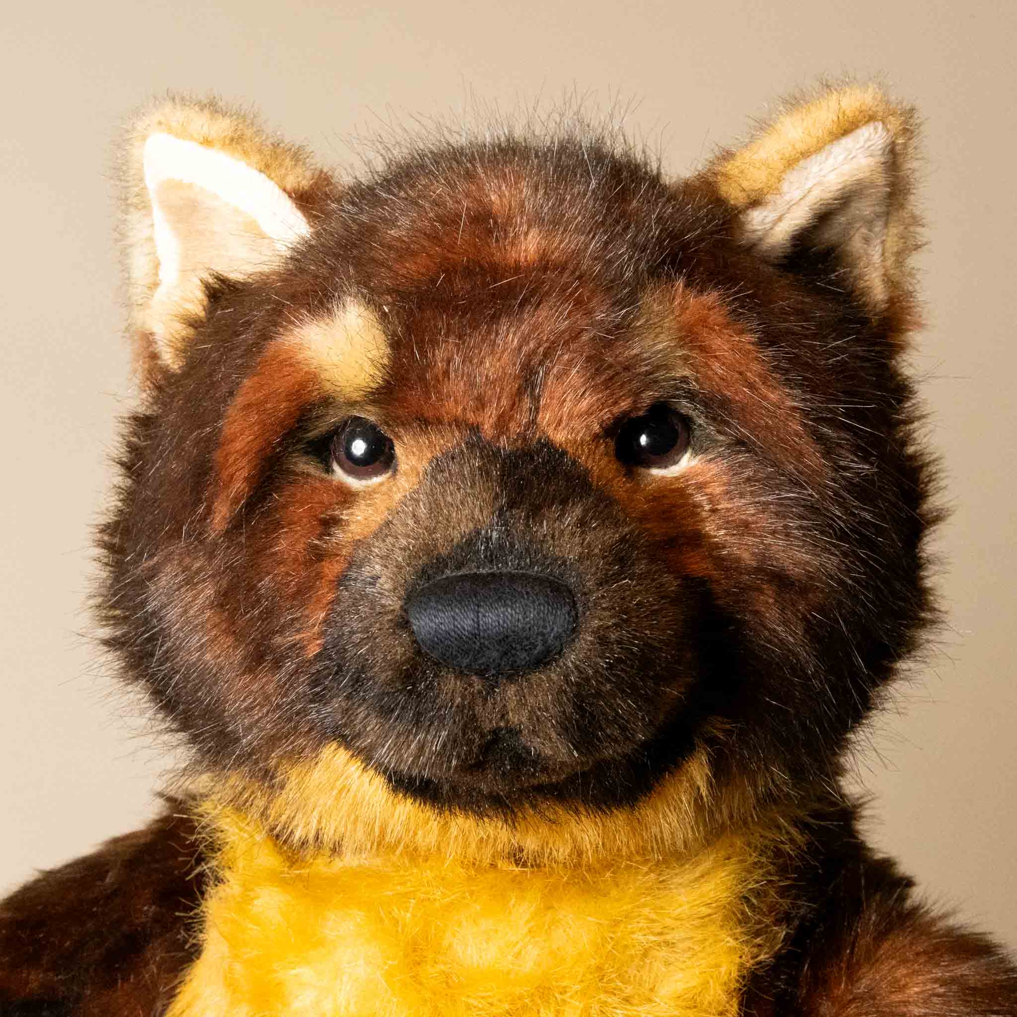 footsteps-the-meandering-mongoose-stuffed-animals-face