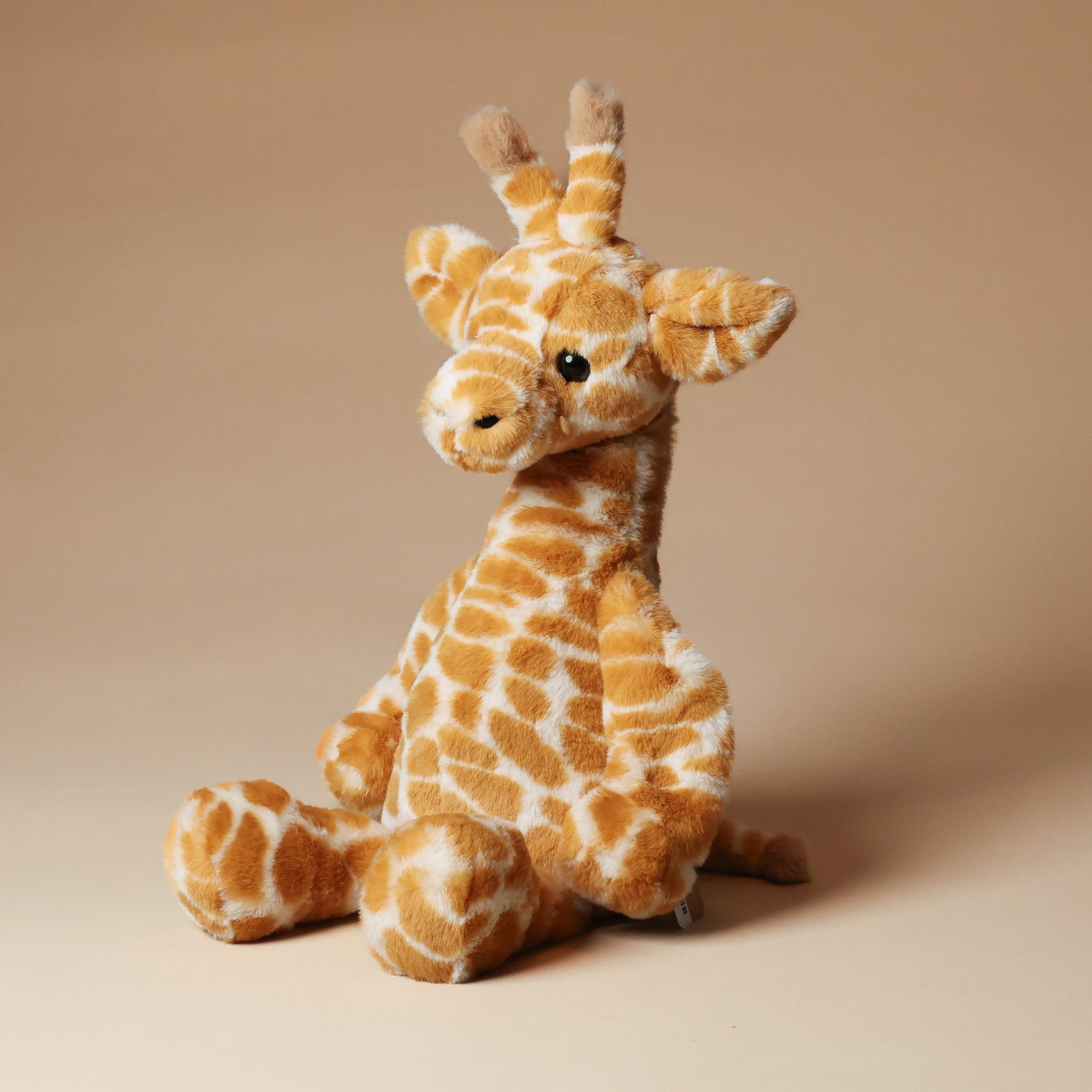 gilbert-the-giraffe stuffed-animal-side