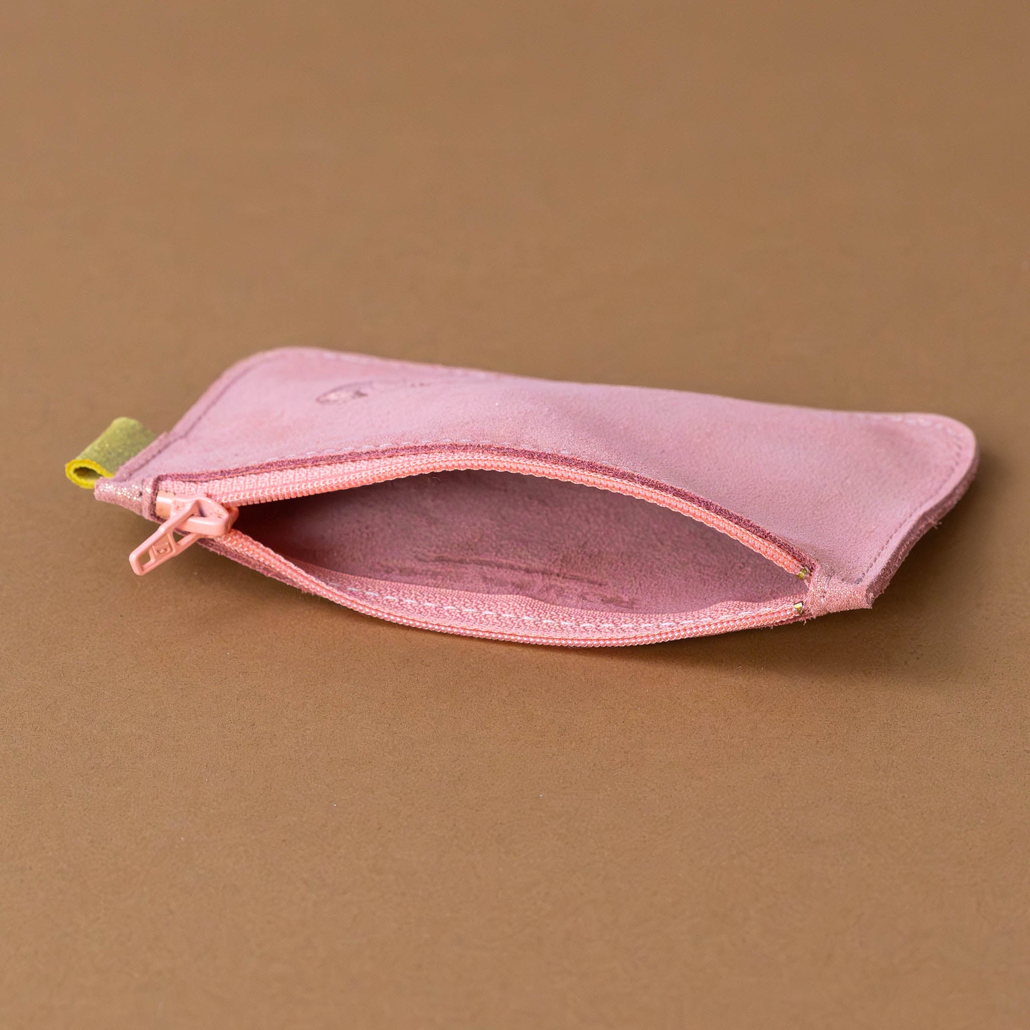 glitter-coin-purse-marron-glace-soft-pink-with-birdie-emblem-open