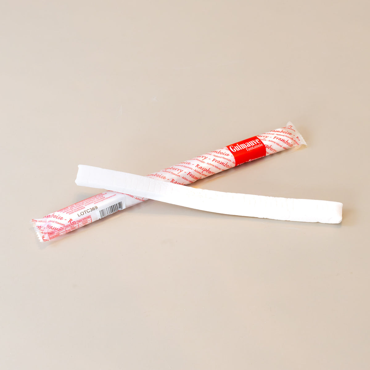 guimauve-framboise-candy-with-wrapper