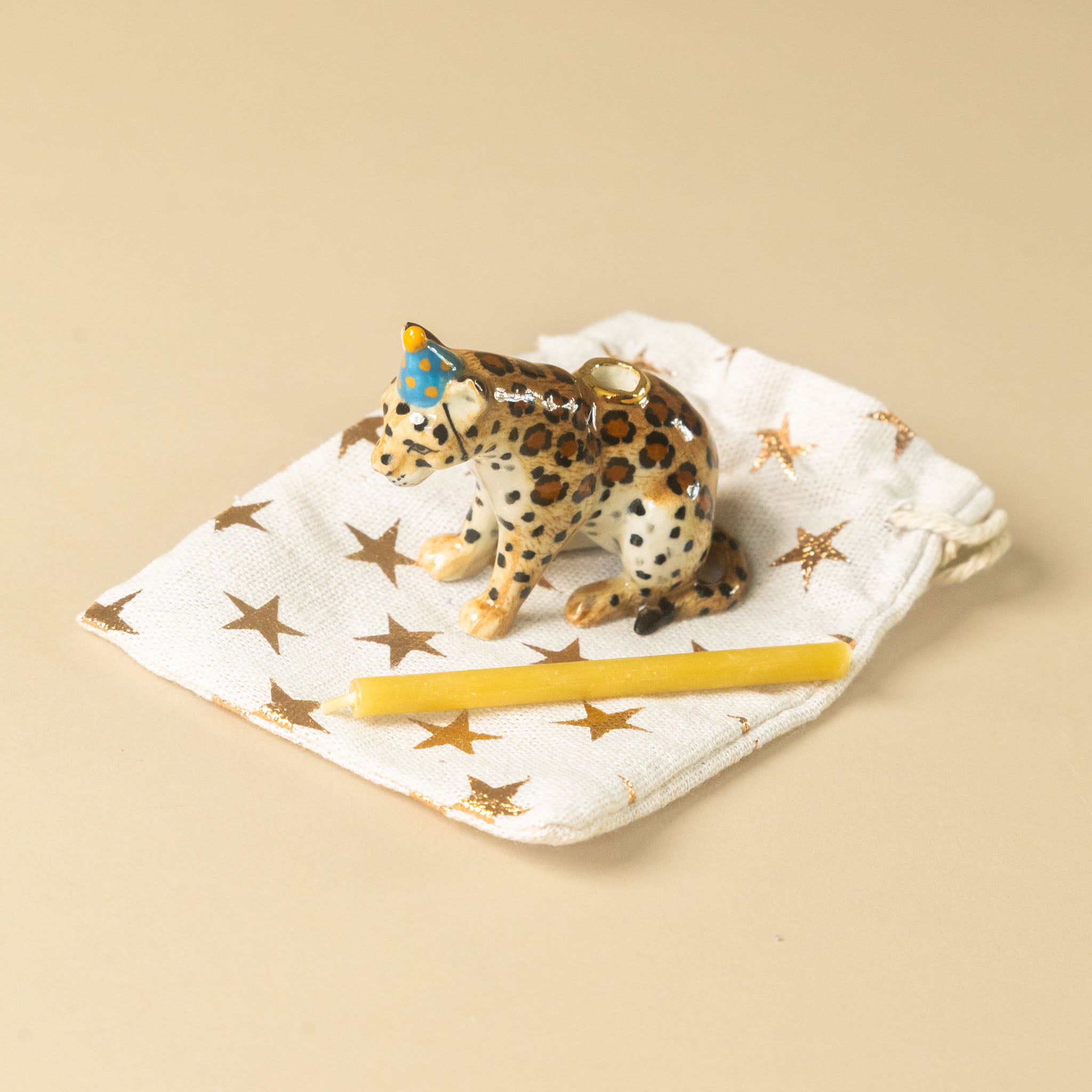 heirloom-porcelain-cake-topper-jaguar-and-a-candle