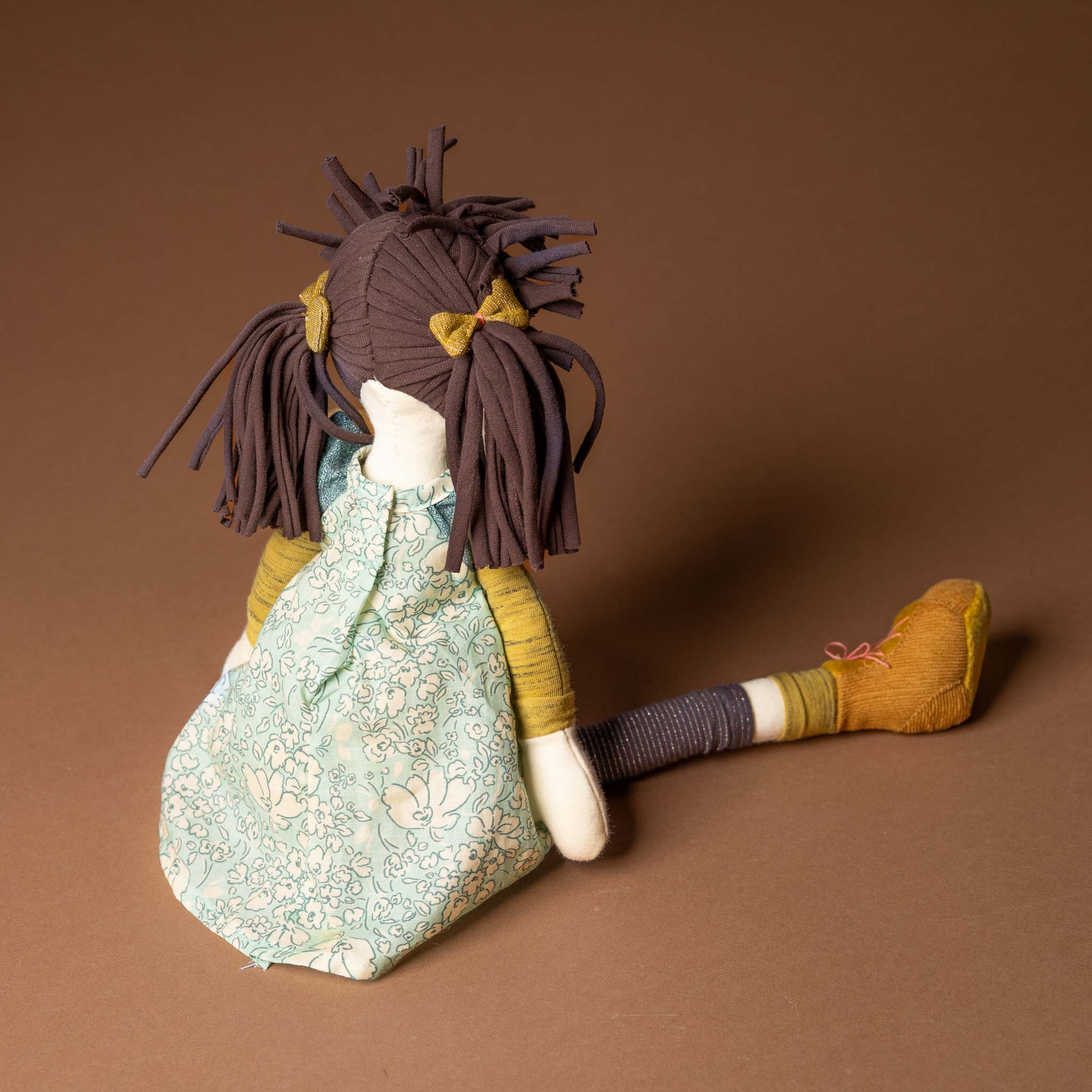 les-rosalie-rag-doll-iris Textile doll with braided hair and floral dress on a brown background