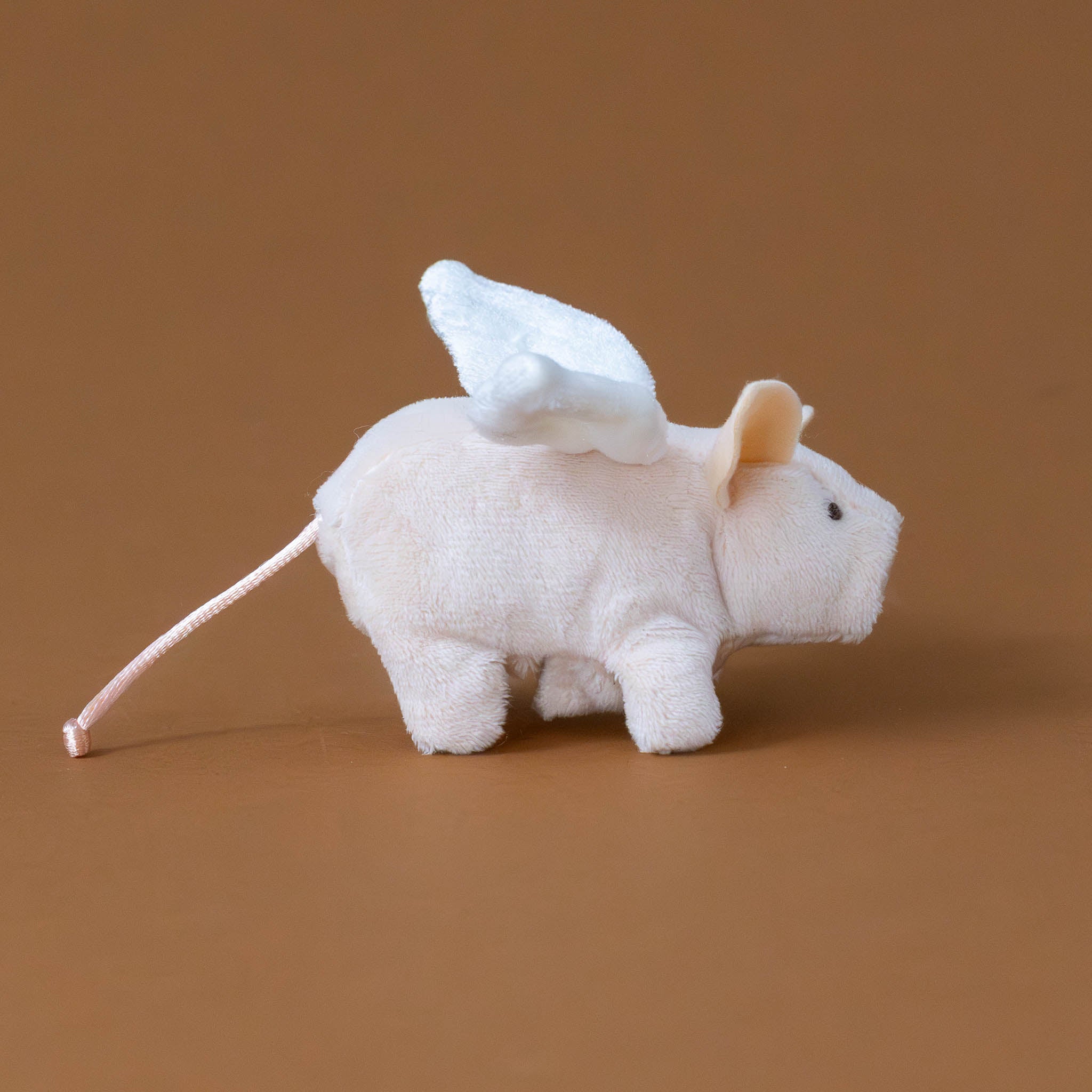 little-flying-pink-piglet-finger-puppet-side-with-tail