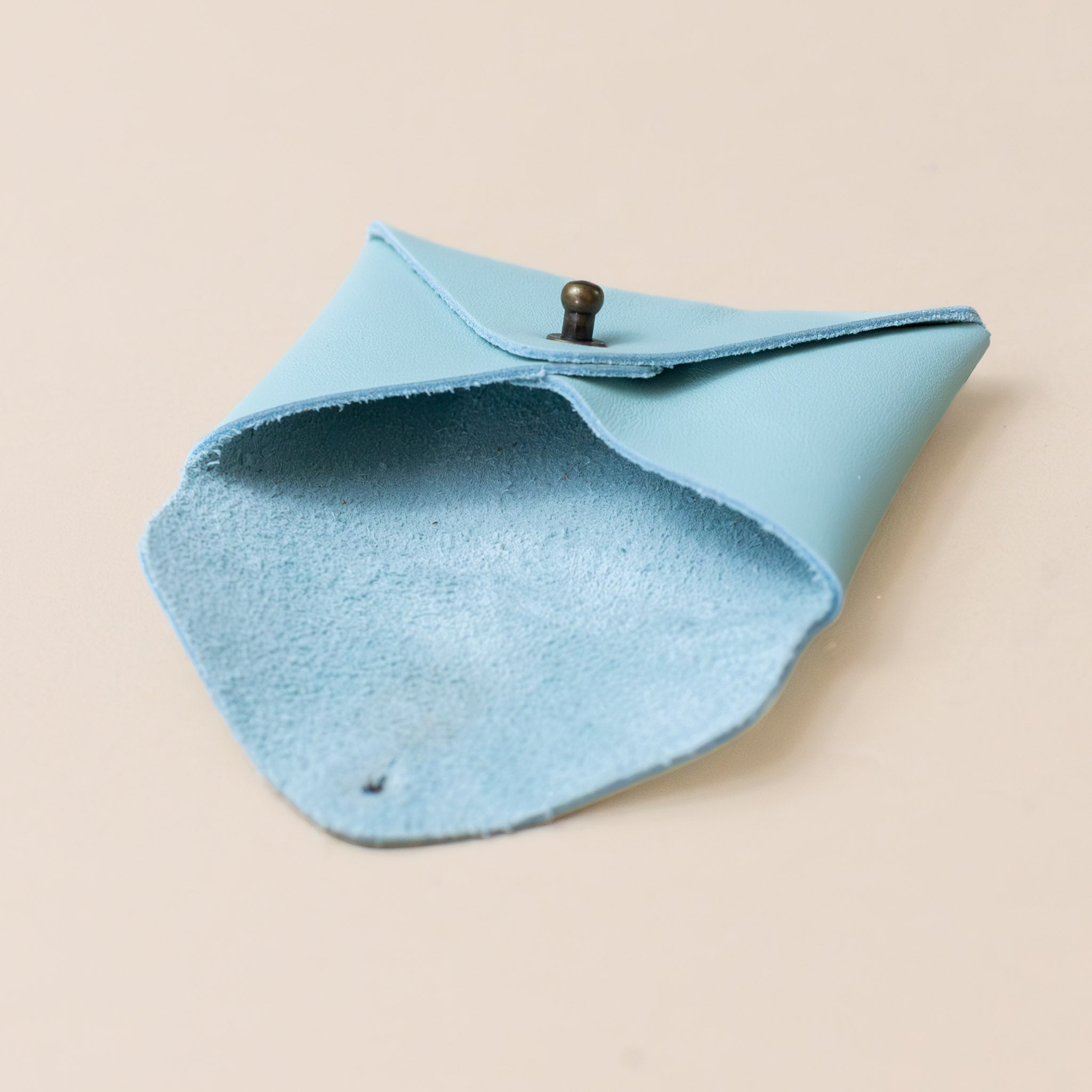 mini-gold-heart-centered-pouch-blue-beetle-