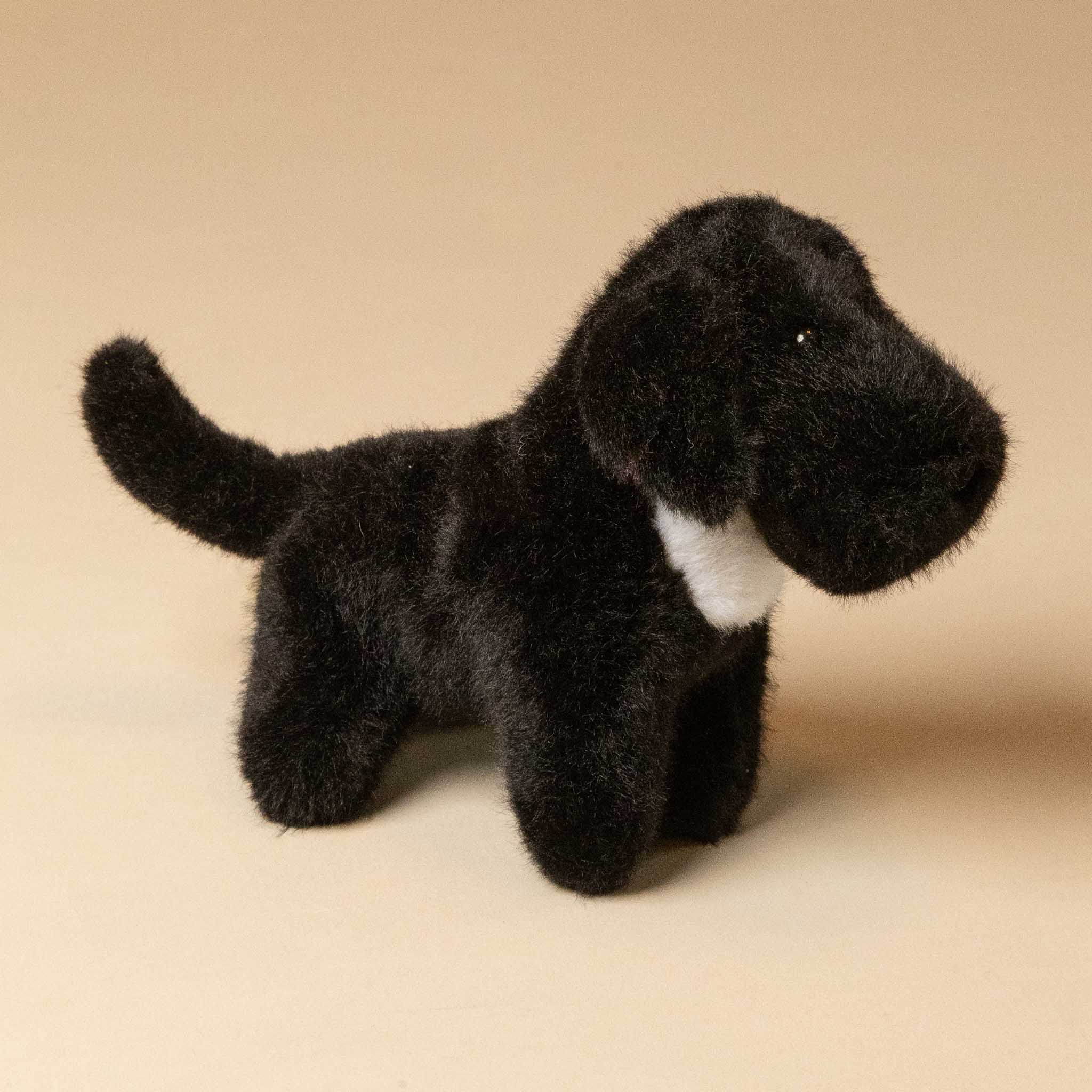 muzzle-lydia-lab-small-stuffed-animal
