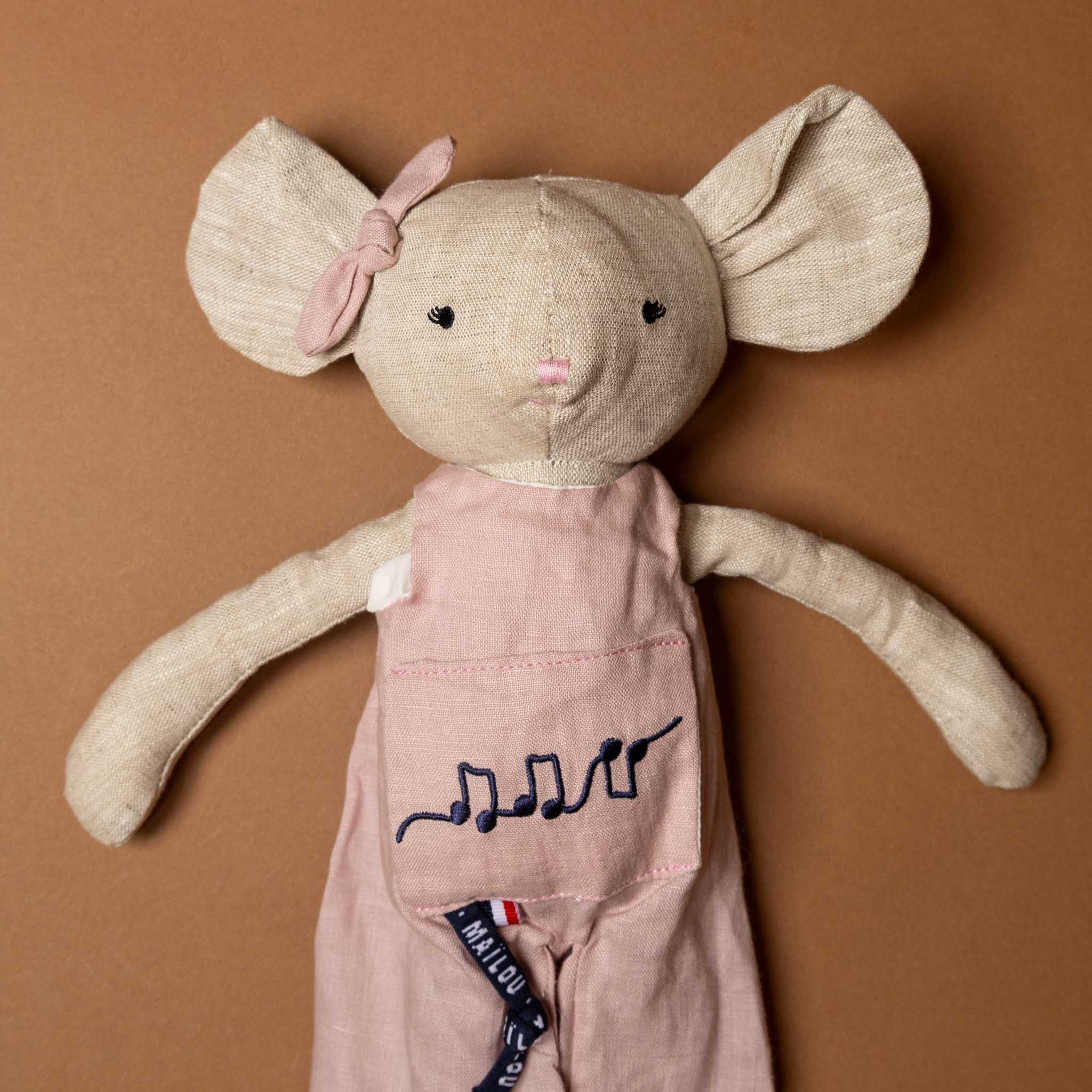 perlipopette-linen-mouse-blush-overalls-face