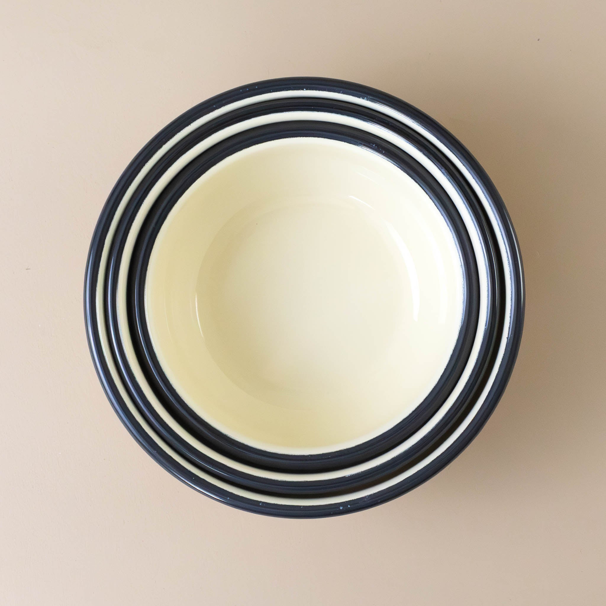 petite-enamel-bowl-set-buoy-yellow-black-and-cream-top