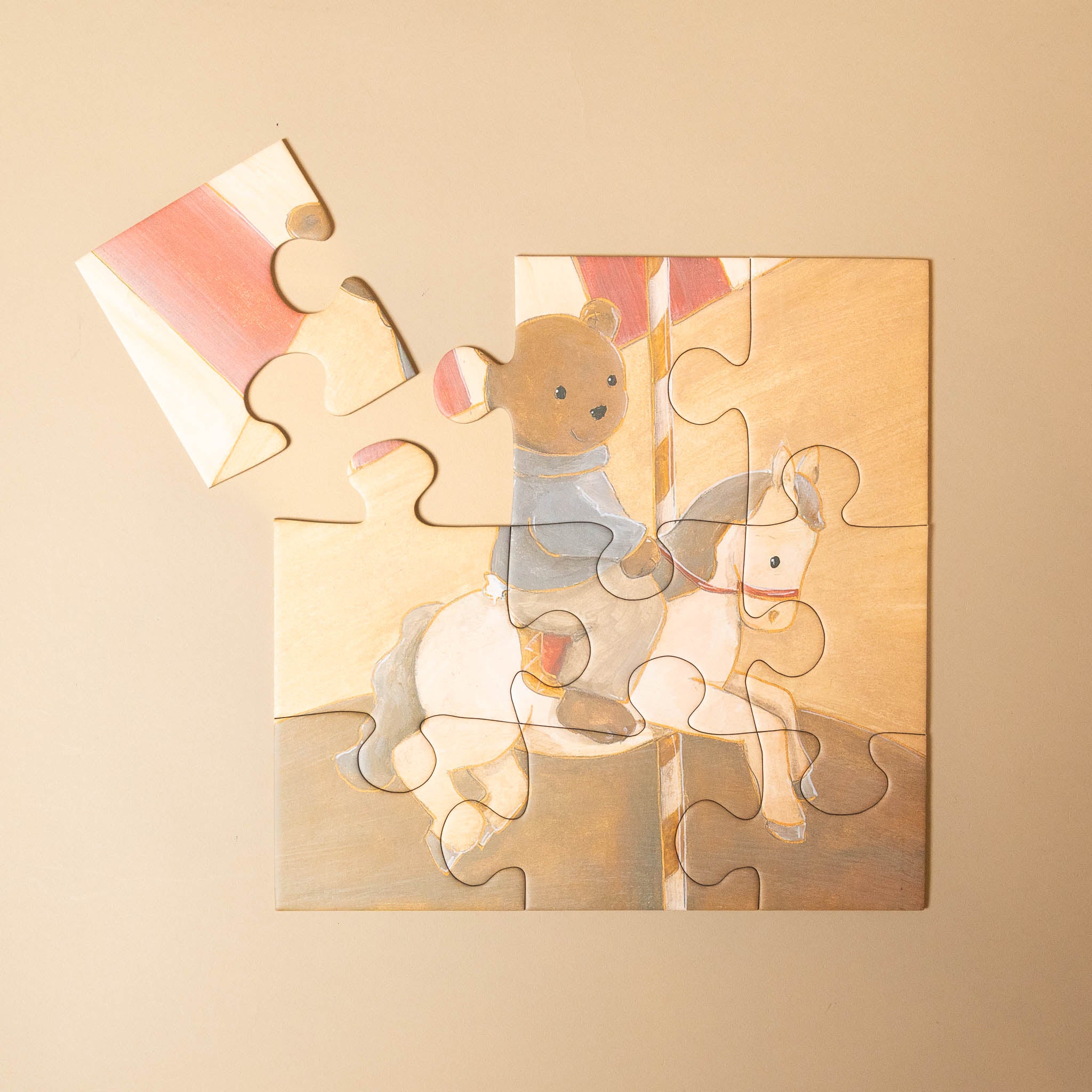 progressive-puzzle-set-woodland-friends Wooden puzzle with a bear and horse design on a beige background