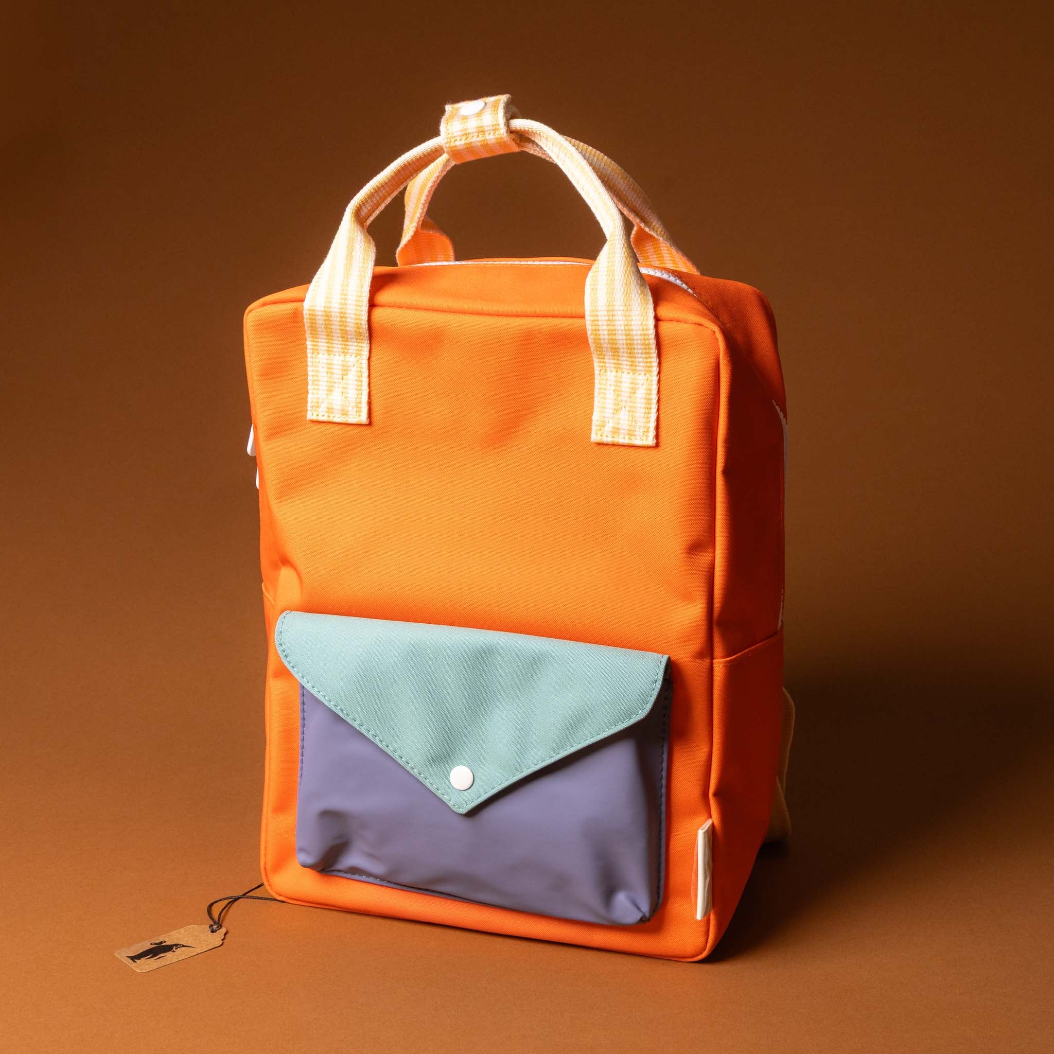recycled-wonders-envelope-backpack-medium-lifebuoy-orange-with-a-blue-pocket