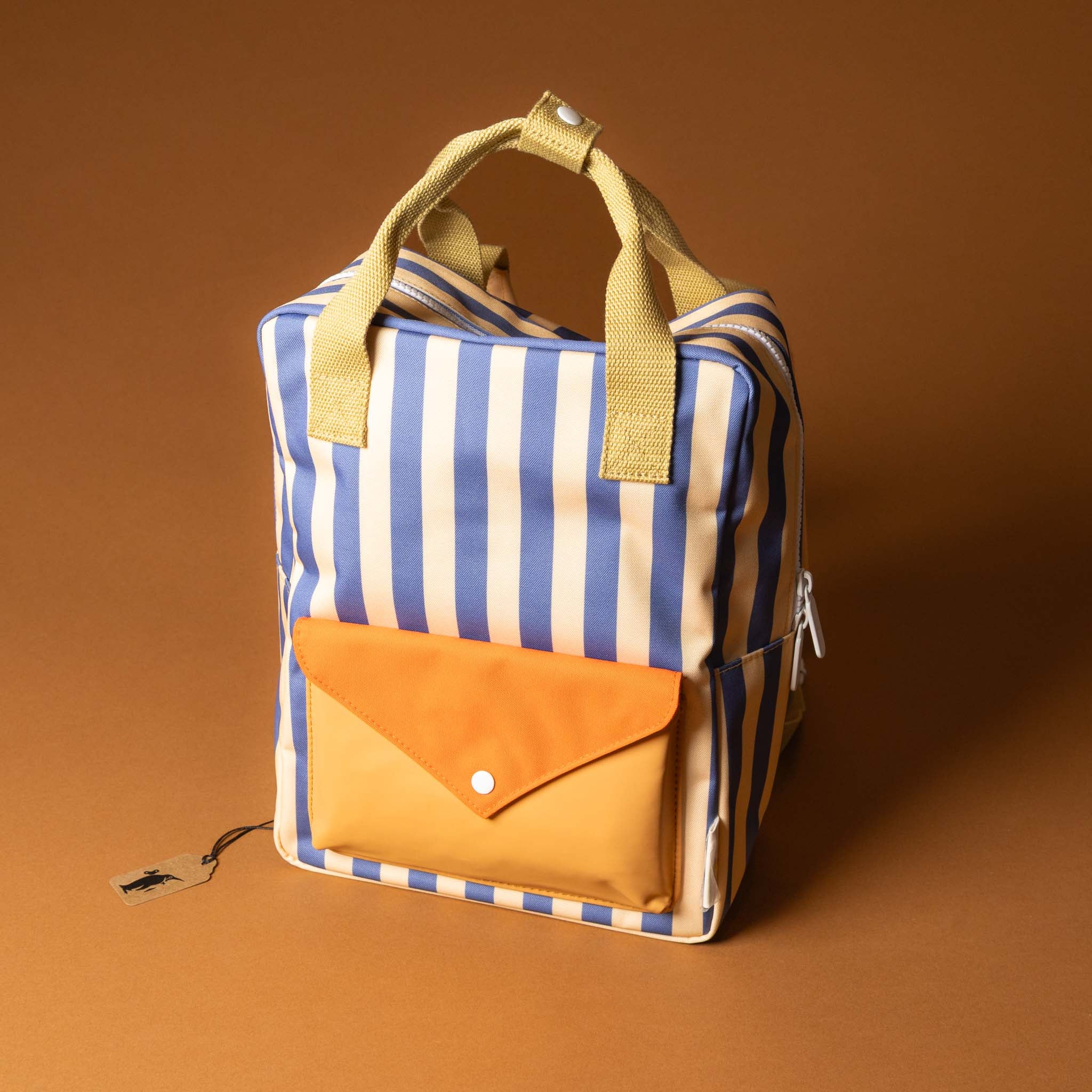 recycled-wonders-envelope-backpack-medium-ocean-stripe-with-a-yellow-pocket-with-sandy-straps