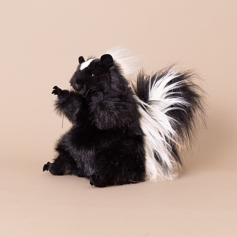 stinkie-the-skunk-hand-puppet