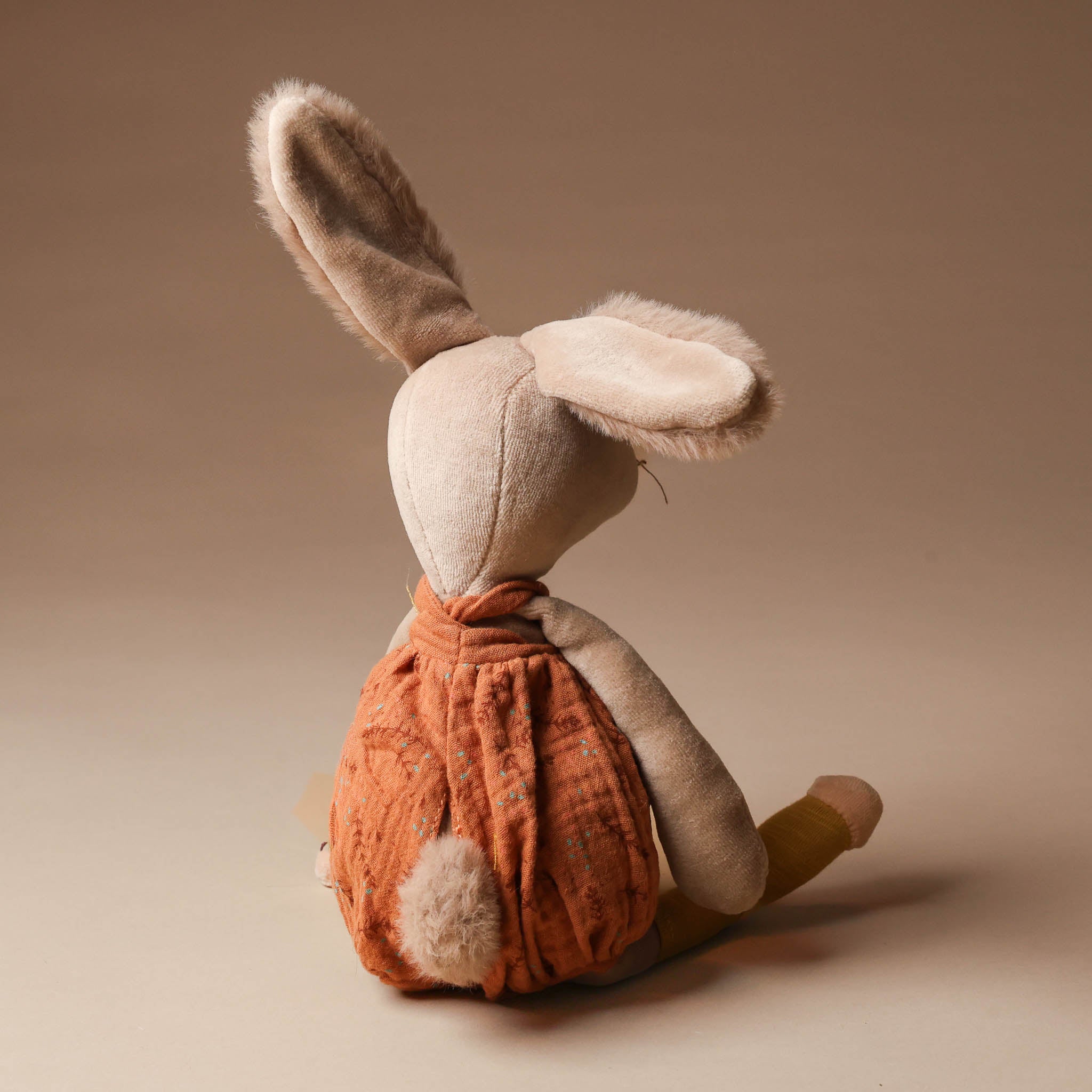 trois-petit-lapins-clay-romper-rabbit-stuffed-animal-back-and-tail
