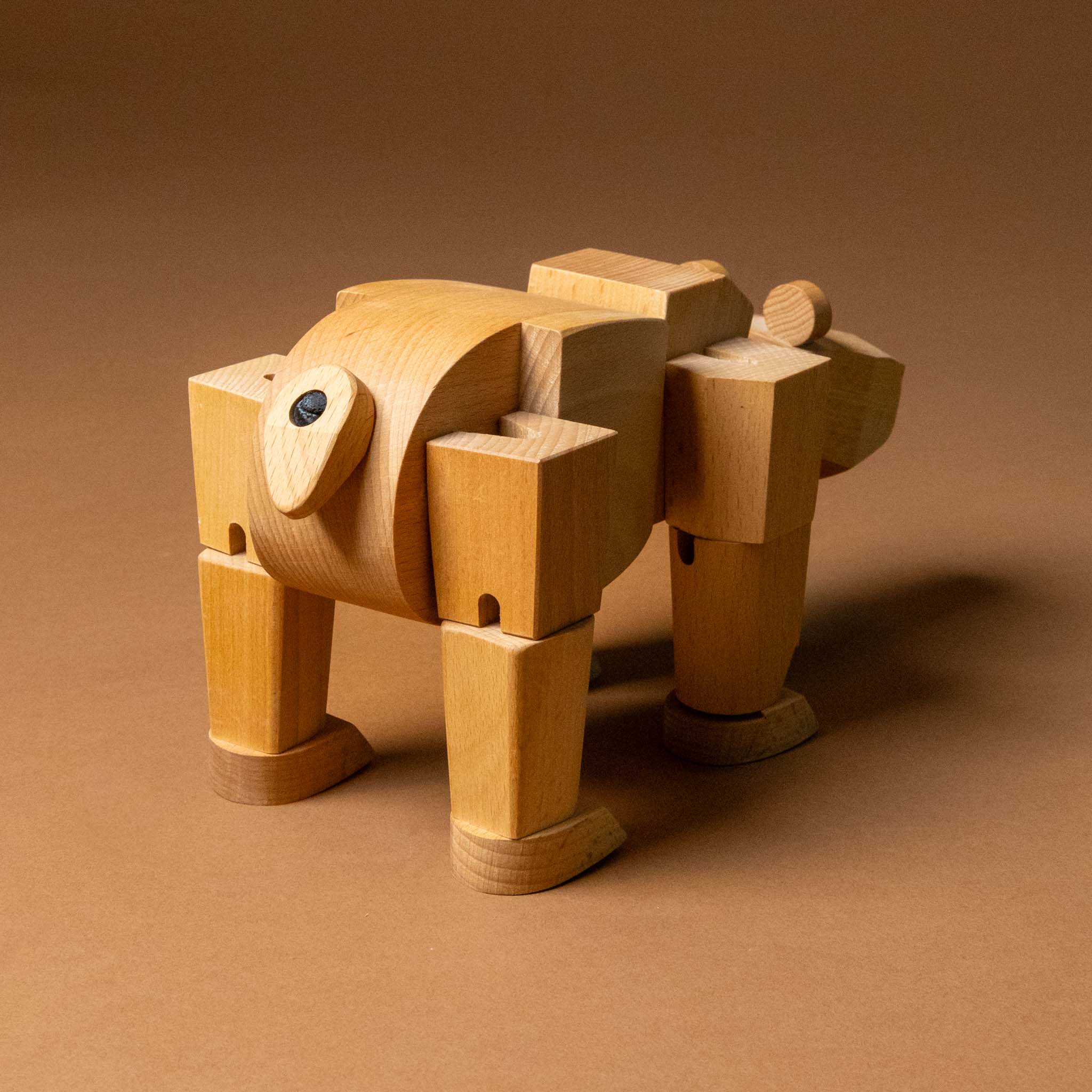 ursa-minor-bear-wooden-figure-back-and-tail