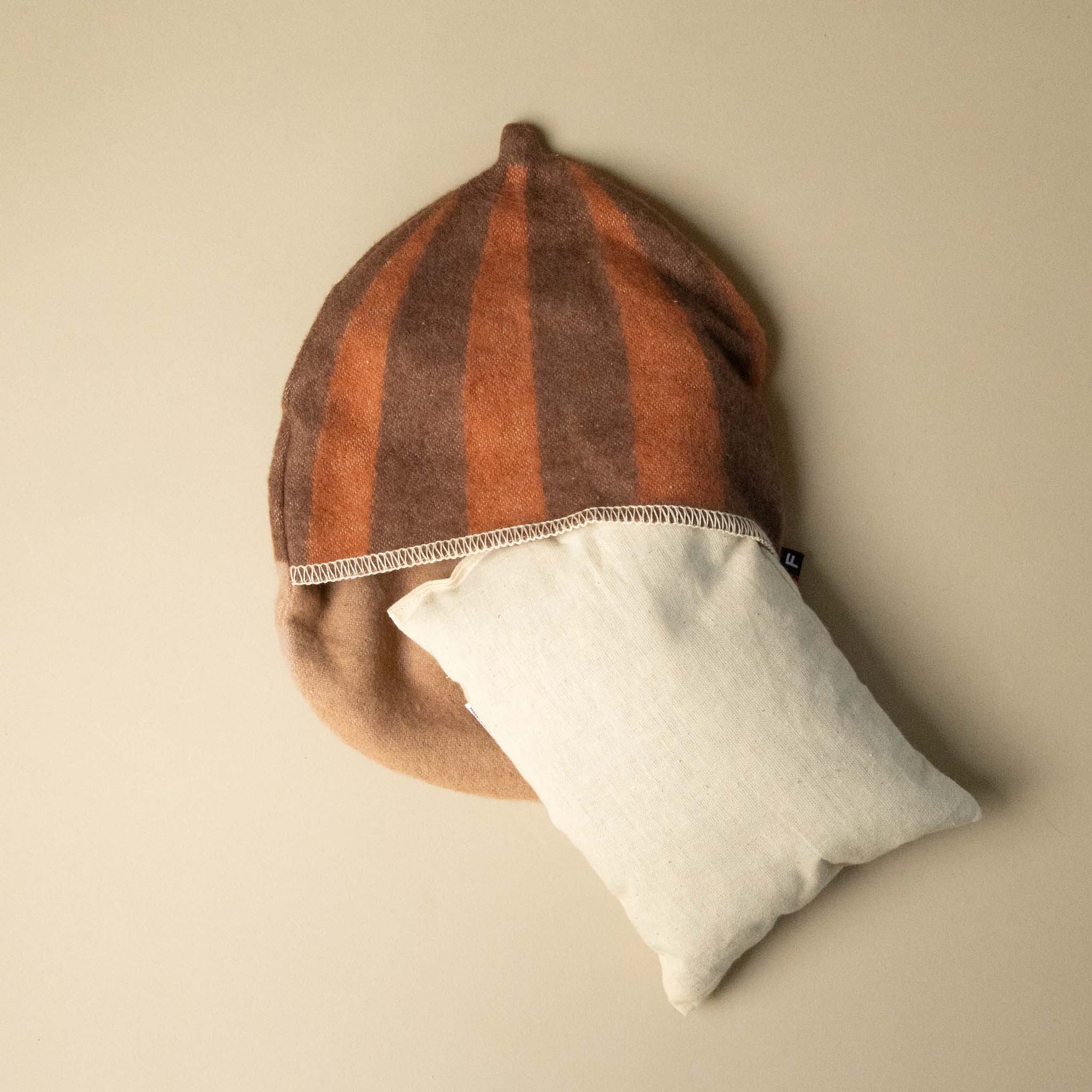warming-seed-cushion-happy-acorn