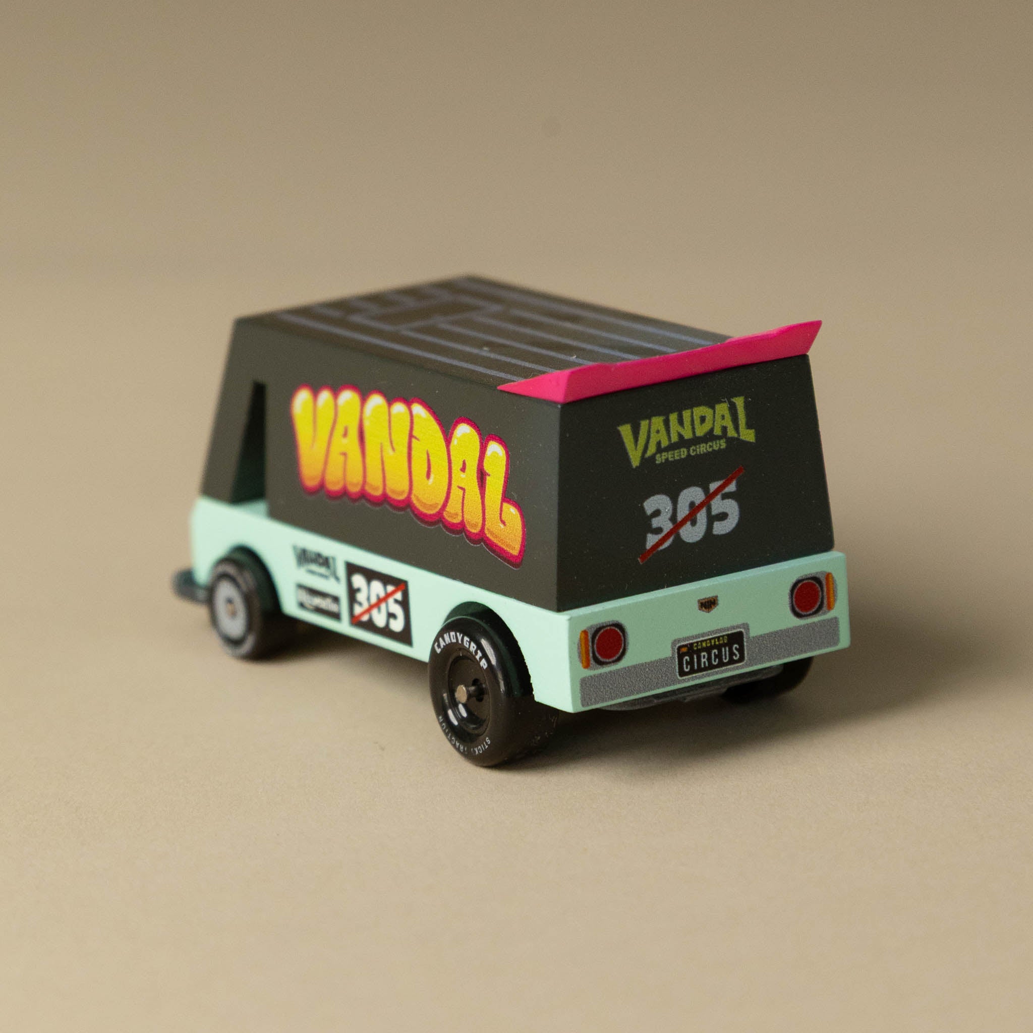 wooden-candycar-toon-vandal-305
