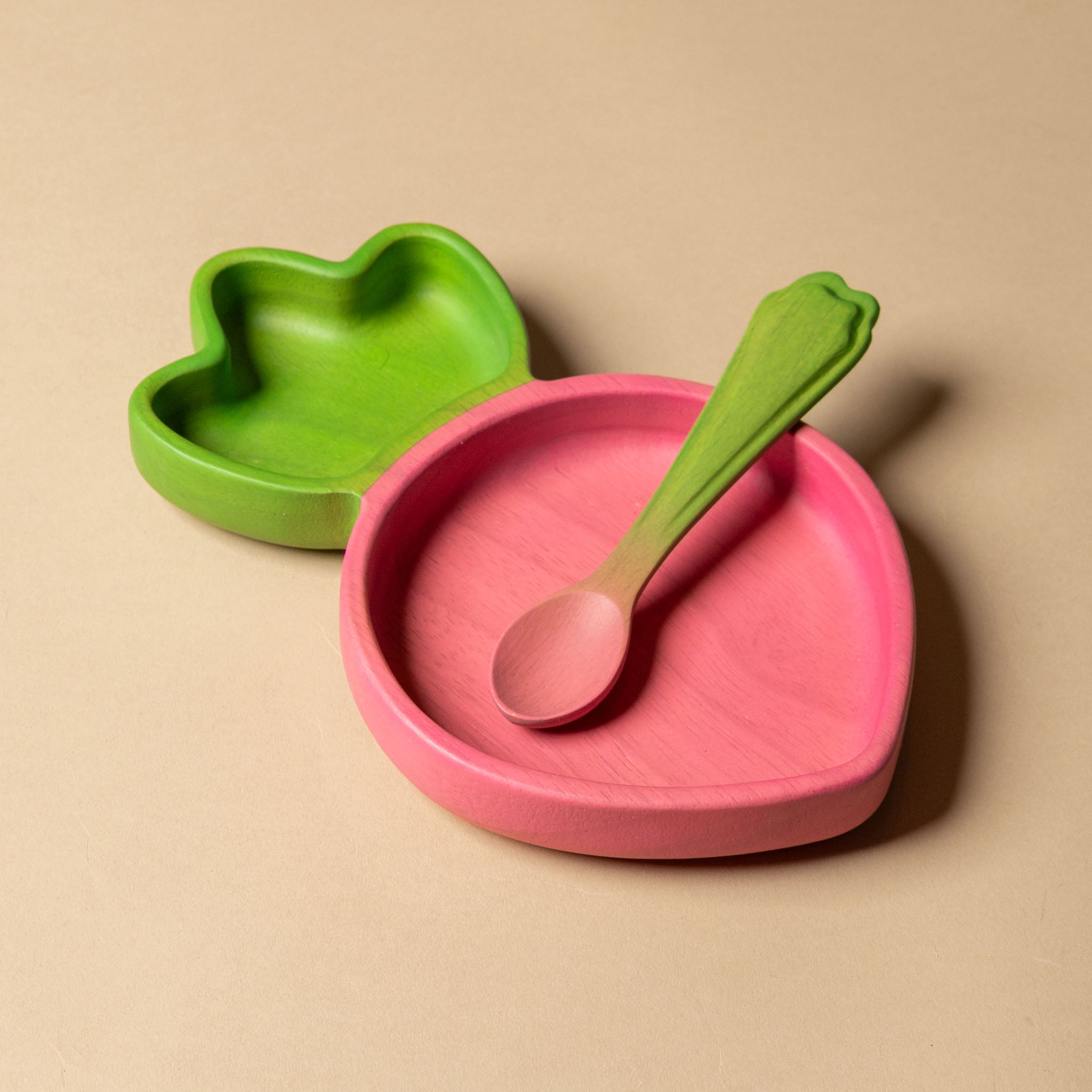 wooden-plate-and-spoon-set-radish