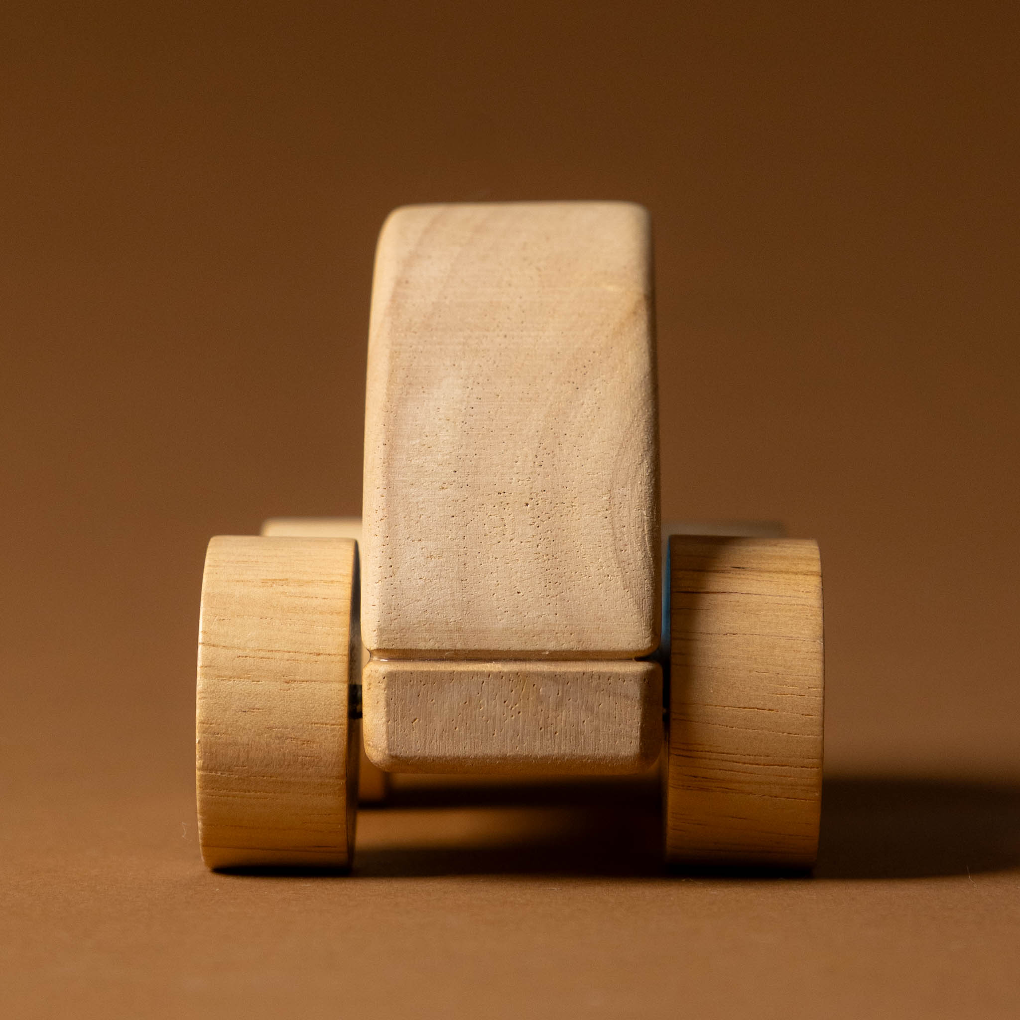 wooden-wautomobile-blue-front