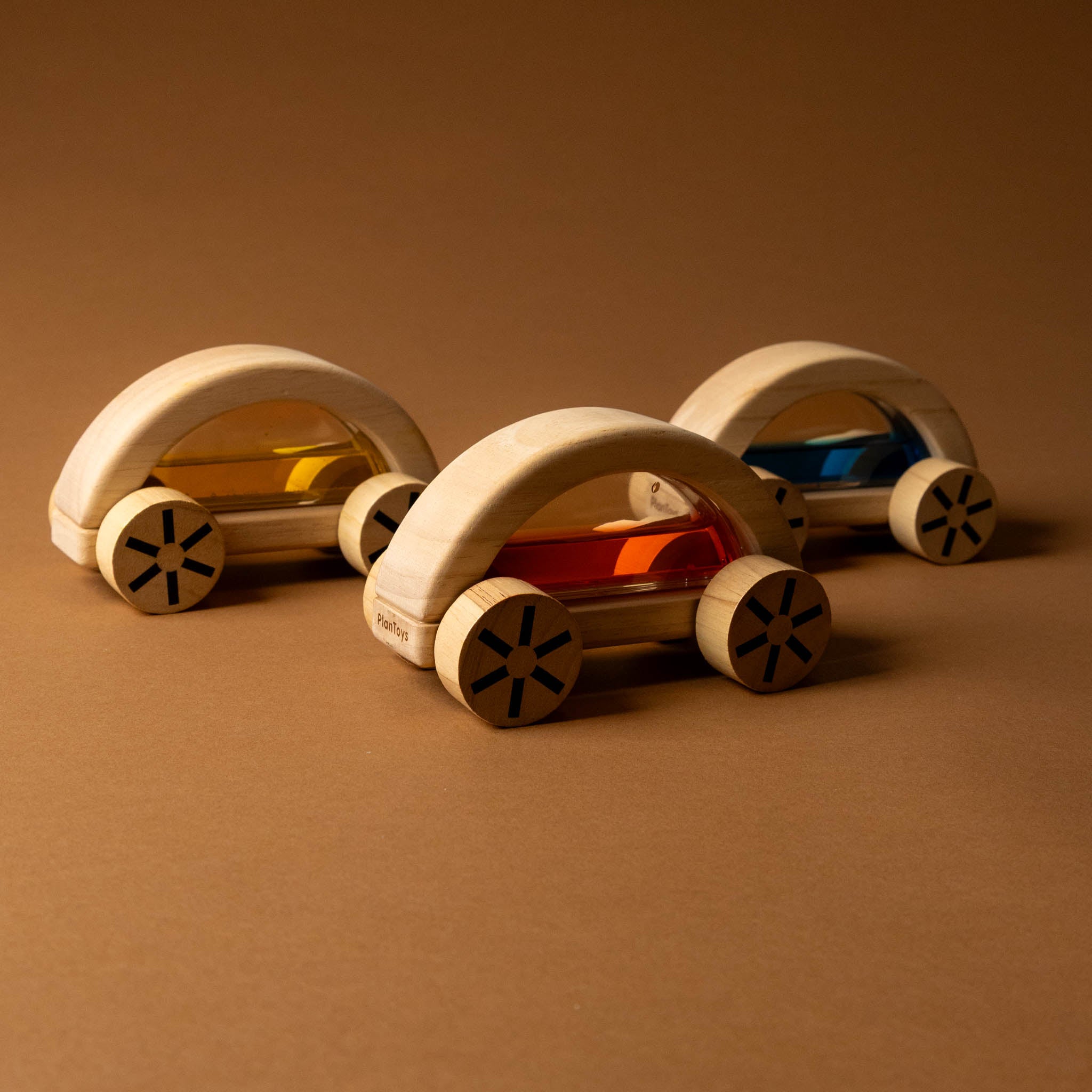 wooden-wautomobile-blue-red-yellow