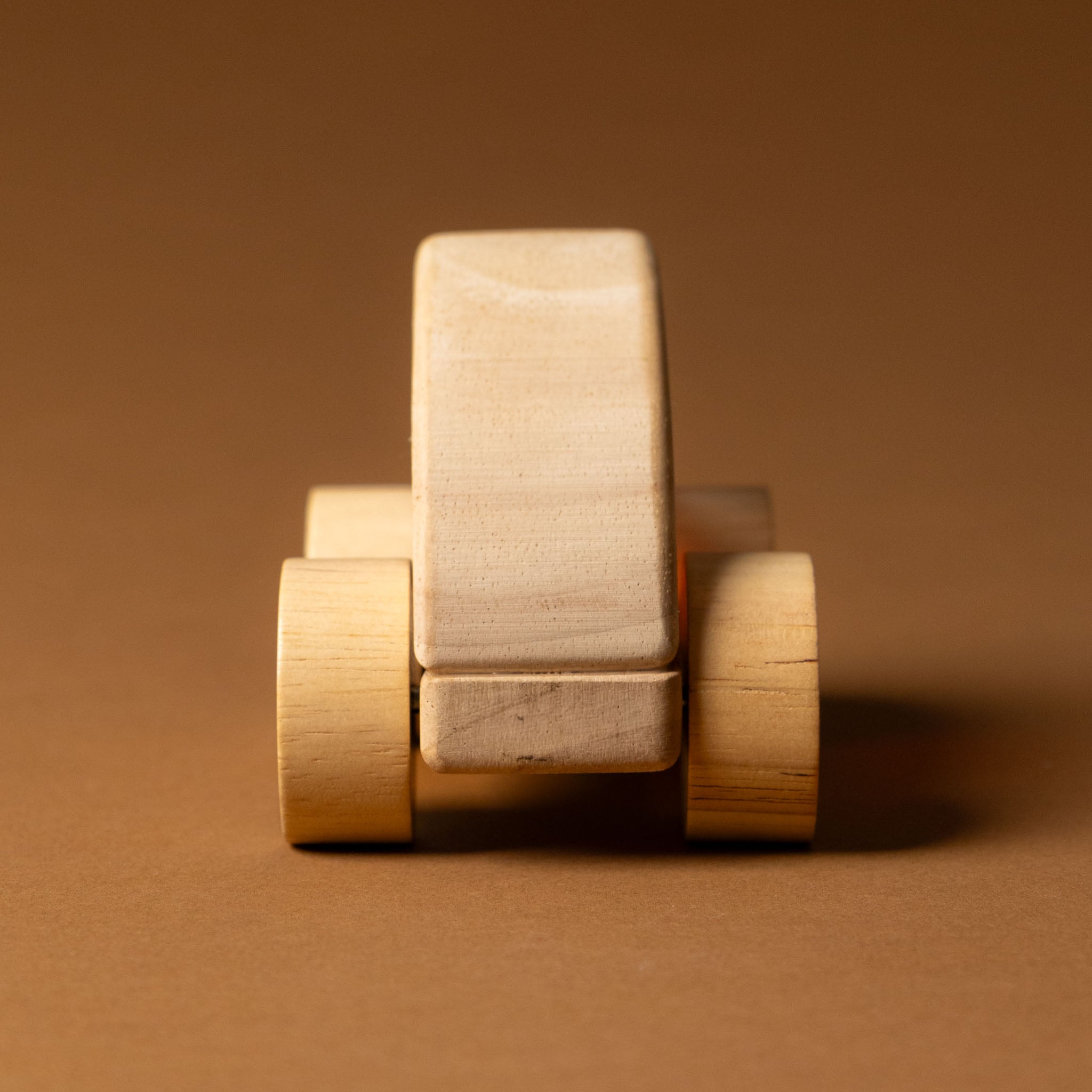 wooden-wautomobile-red-front