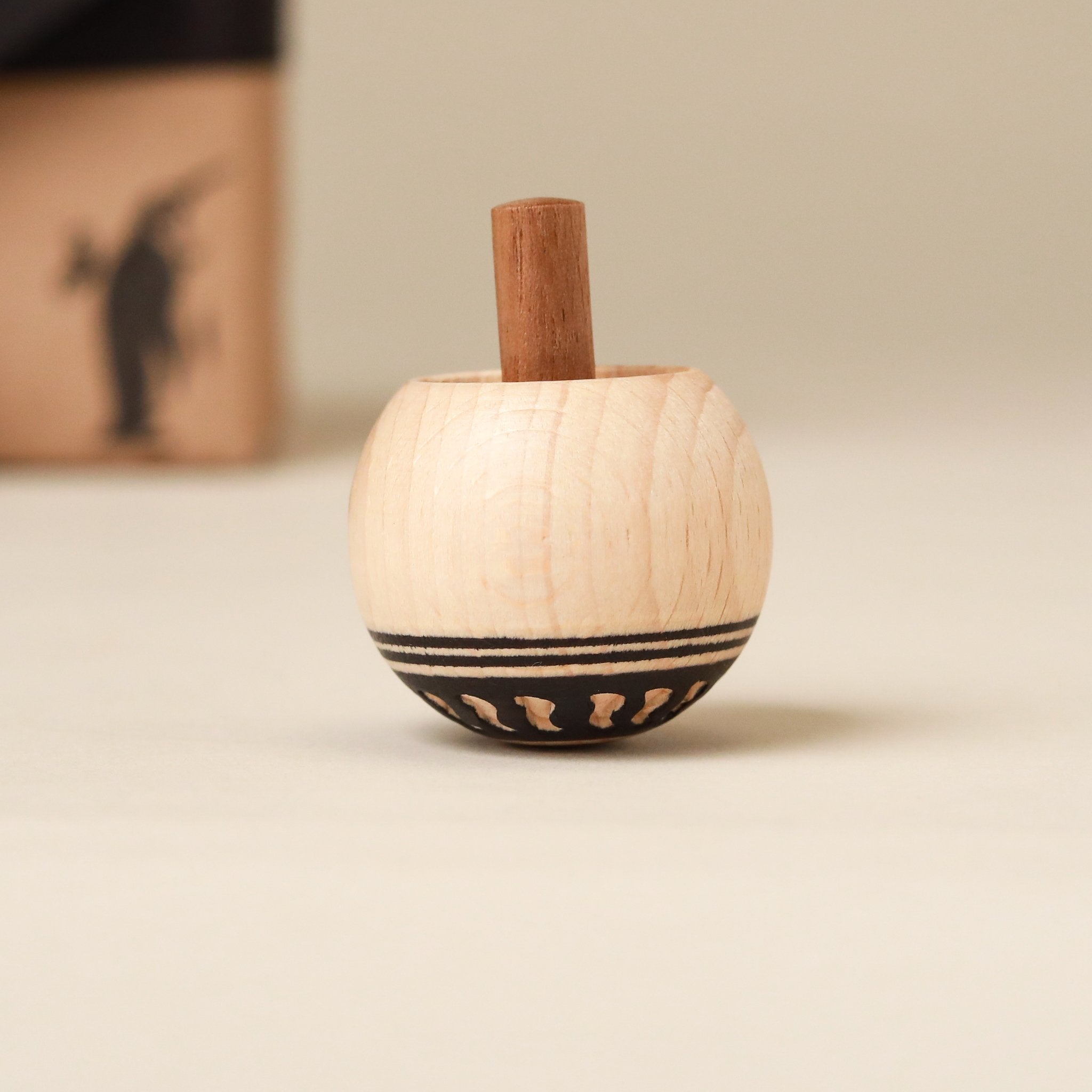 single-orient-etched-design-upside-down-spinning-top