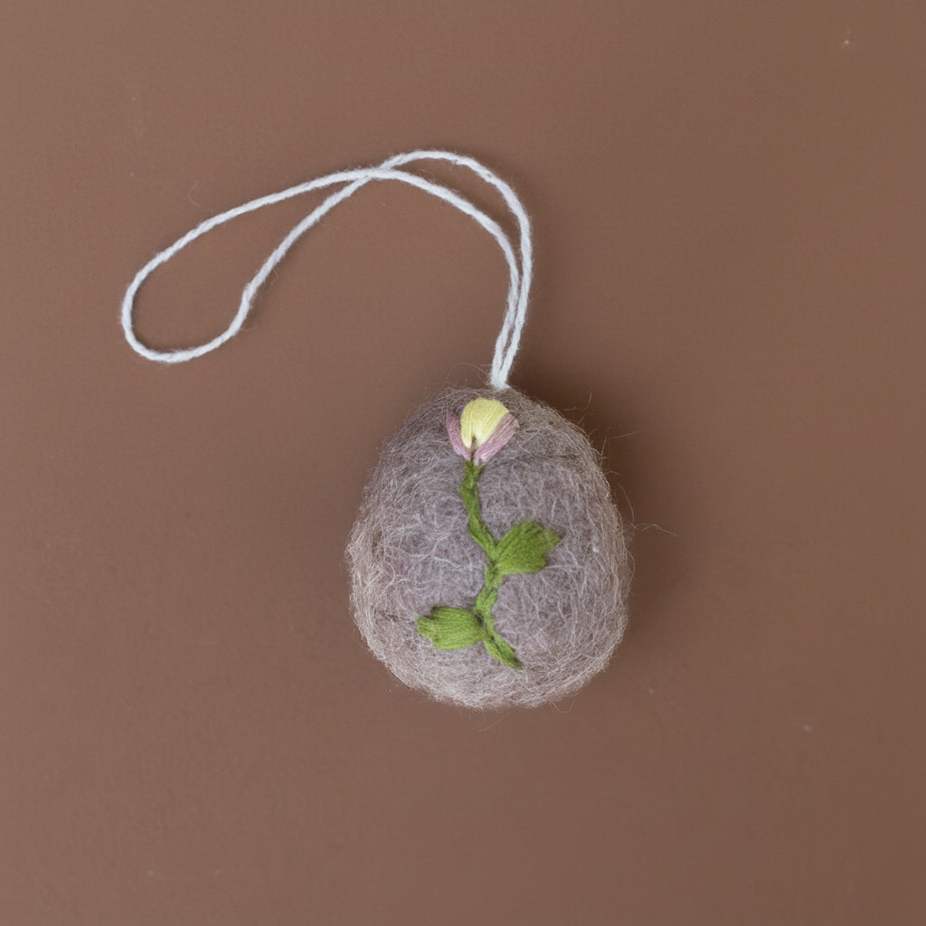 felt-embroidered-egg-ornament-mauvetulip