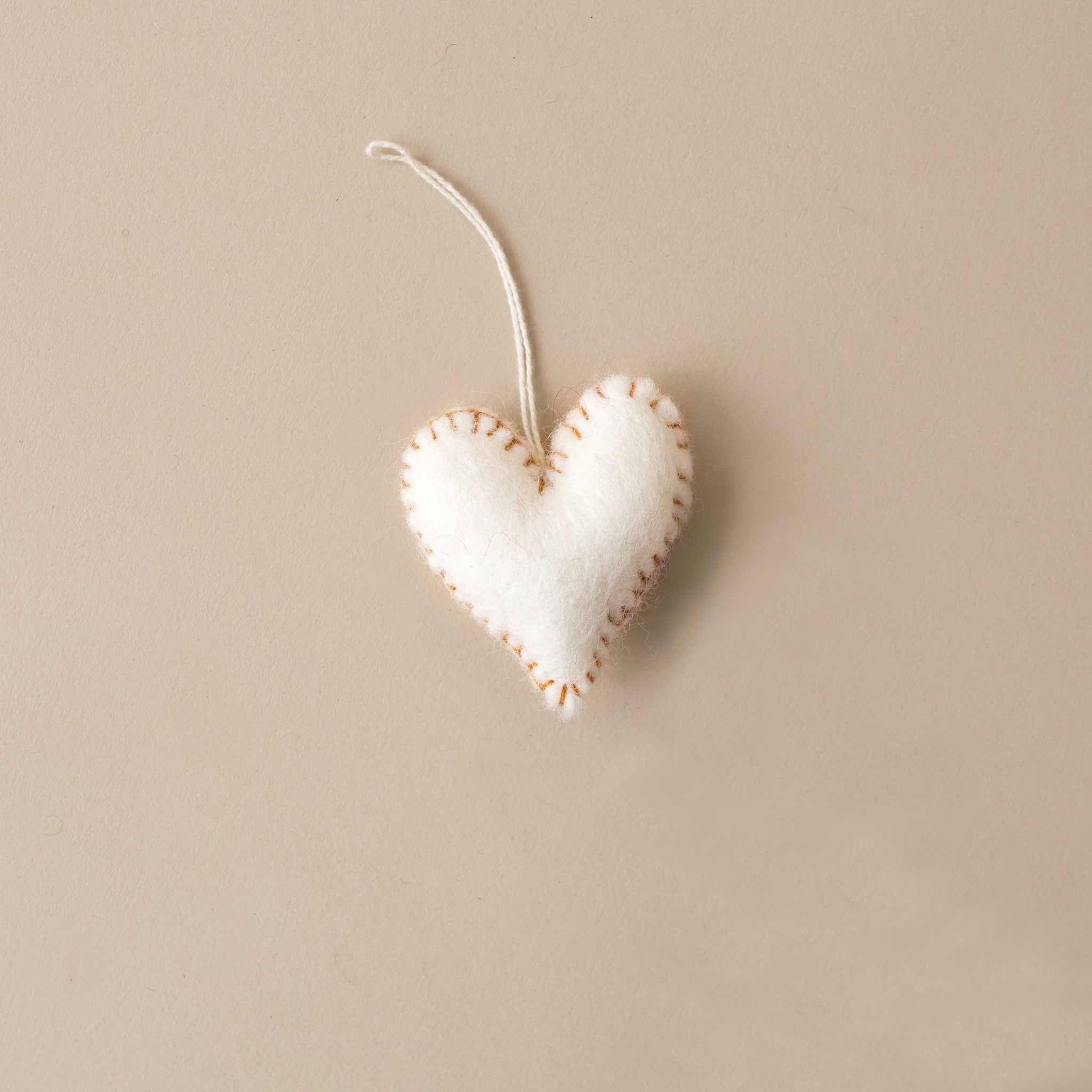 Felted Stitch Heart | White - Christmas - pucciManuli