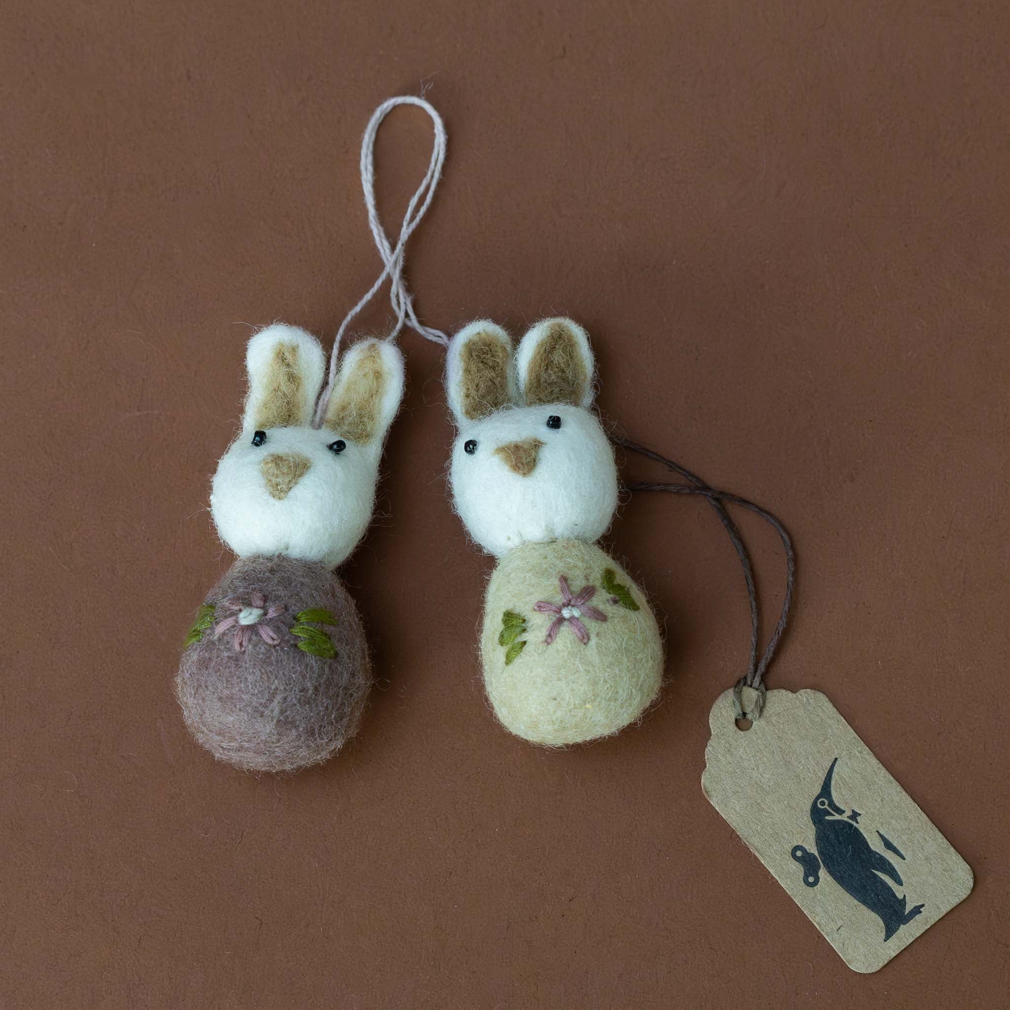 Analyzing image    felted-pom-pom-bunny-ornament-set--white-mauve-with-flower-embroidery