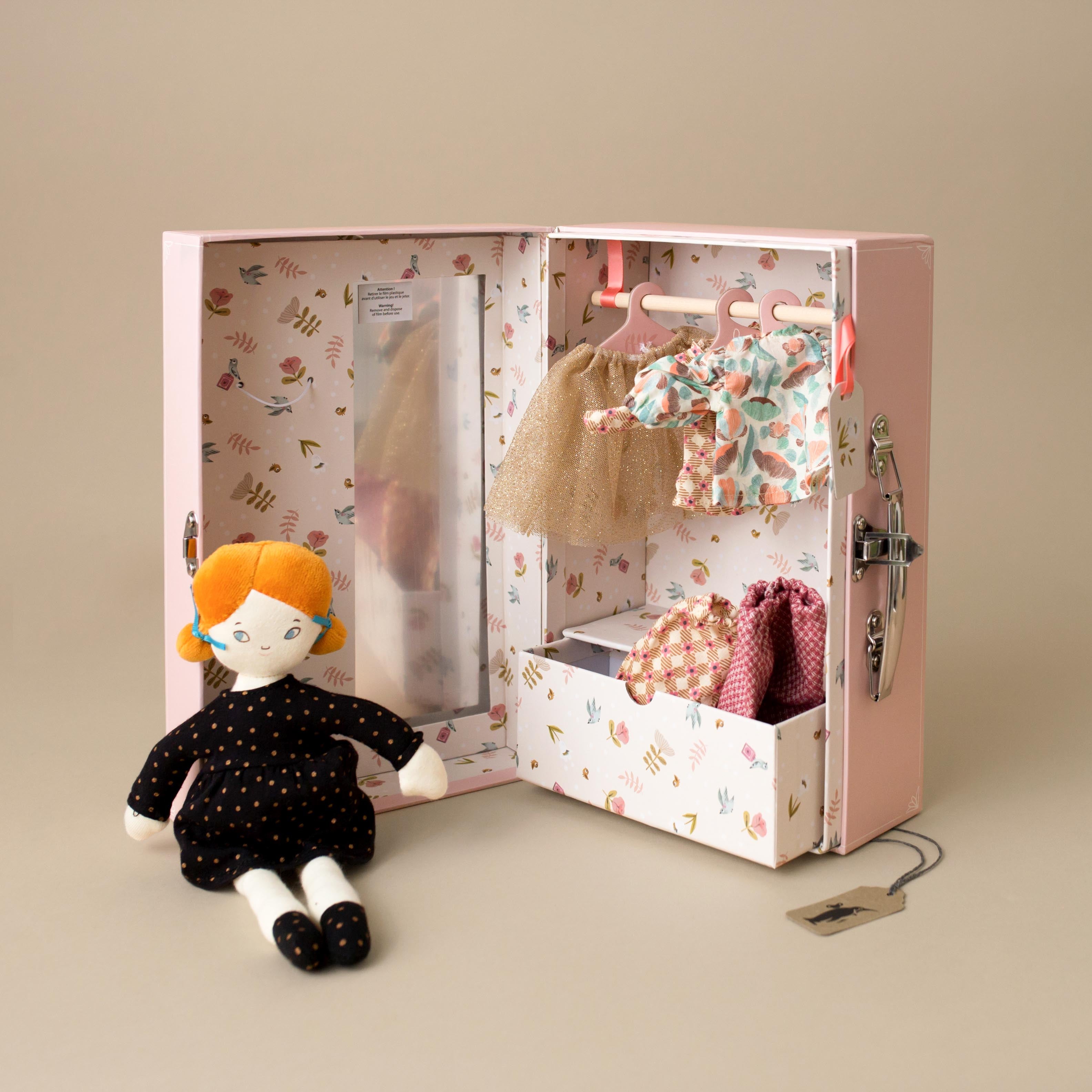 Les Parisiennes Little Wardrobe Play Set