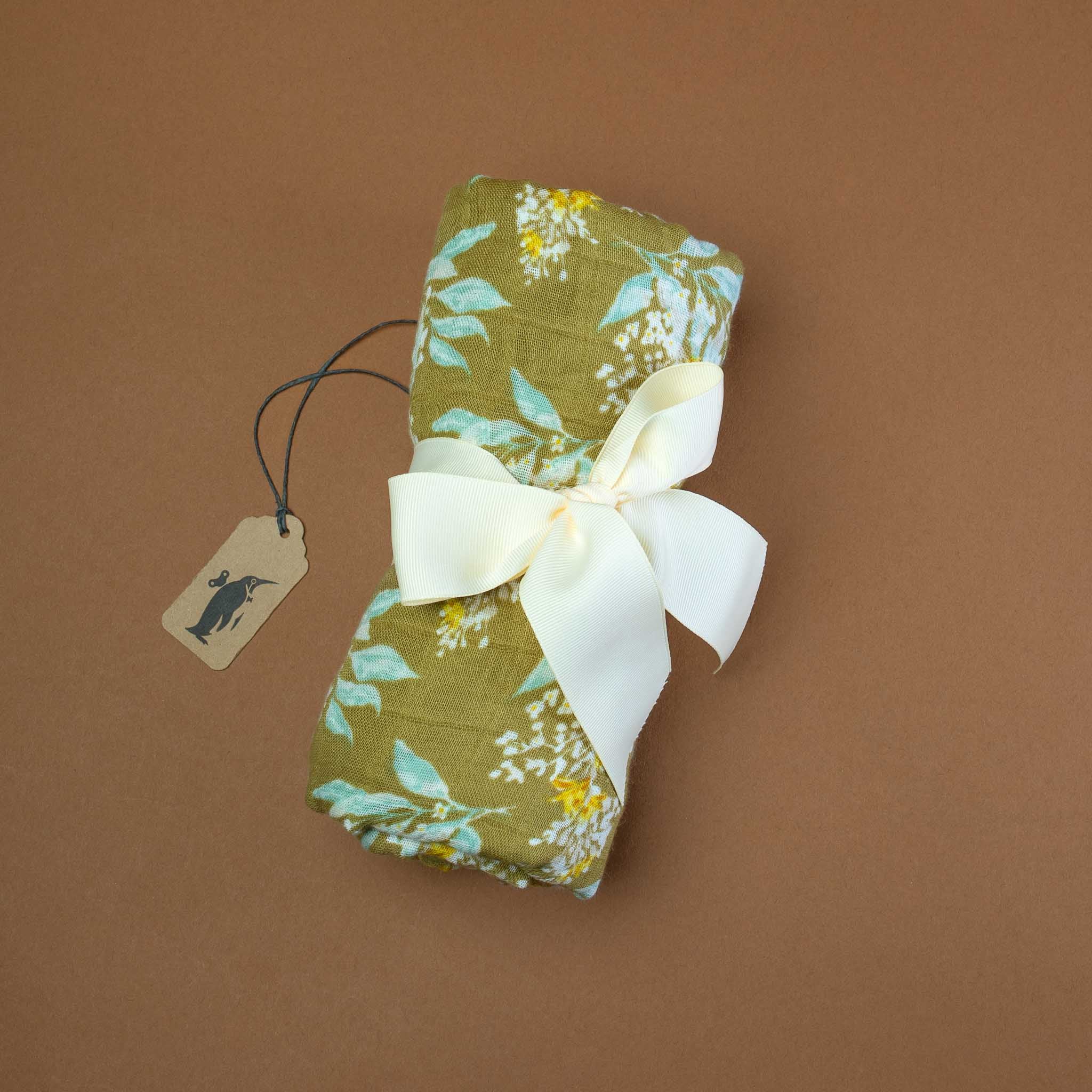 organic-cotton-swaddle-gold-floral