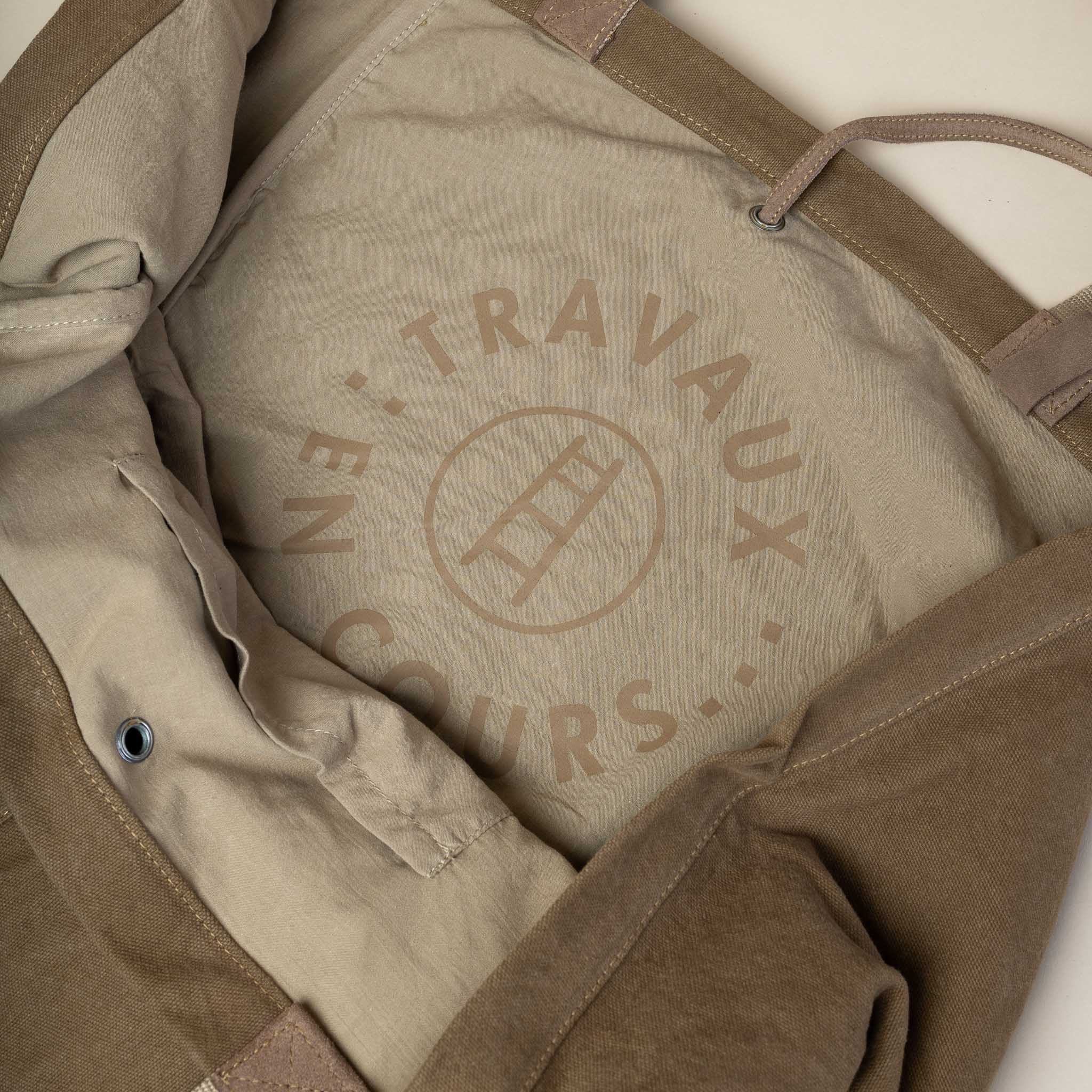 detail-of-logo-and-lining