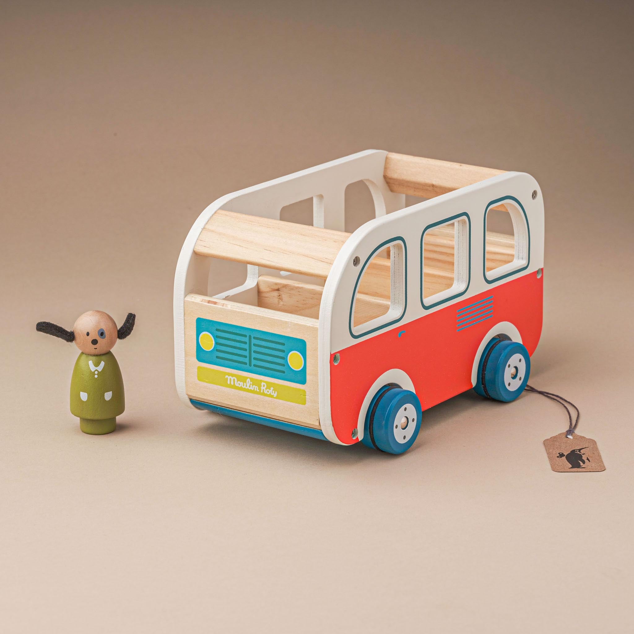 la-grande-famille-wooden-bus-with-julius-the-dog-figure