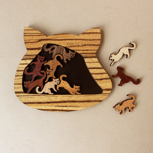 wooden-cat-puzzle-with-yellowish-wood-cat-frame