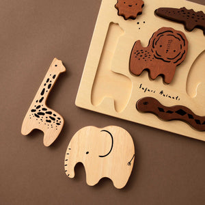 wooden-tray-puzzle-close-up-safari-animals