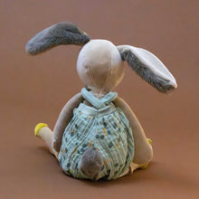 Load image into Gallery viewer, Trois-Petit-Lapins-Sage-rabbit-back-with-fluffy-cotton-tail