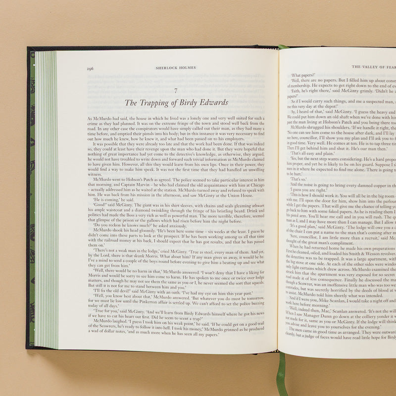 The-Complete-Stories-of-Sherlock-Holmes-Clothbound-Edition open page to text
