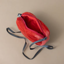 Load image into Gallery viewer, zippered-interior-of-bag