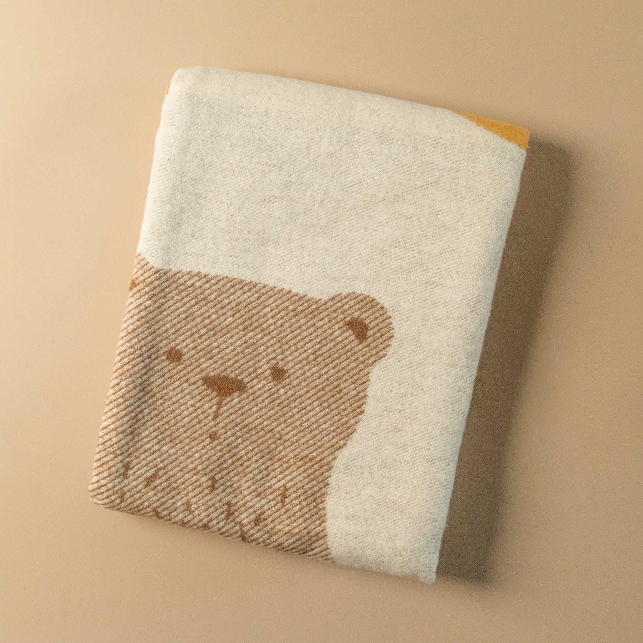 baby-blanket-moon-bear-ecru