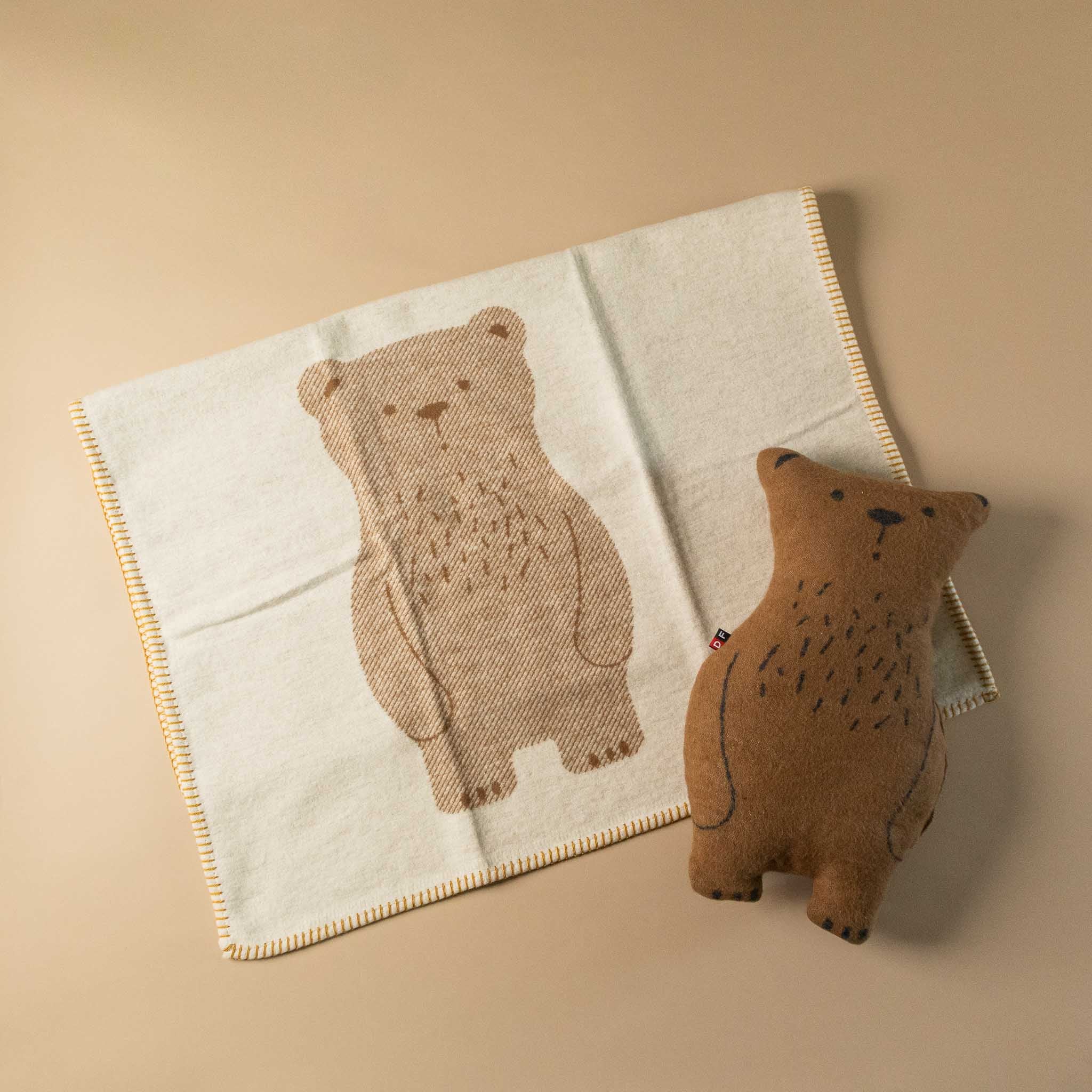 baby-blanket-moon-bear-ecru-bear-cushion