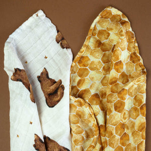 detail-showing-bear-print-and-honeycomb-print