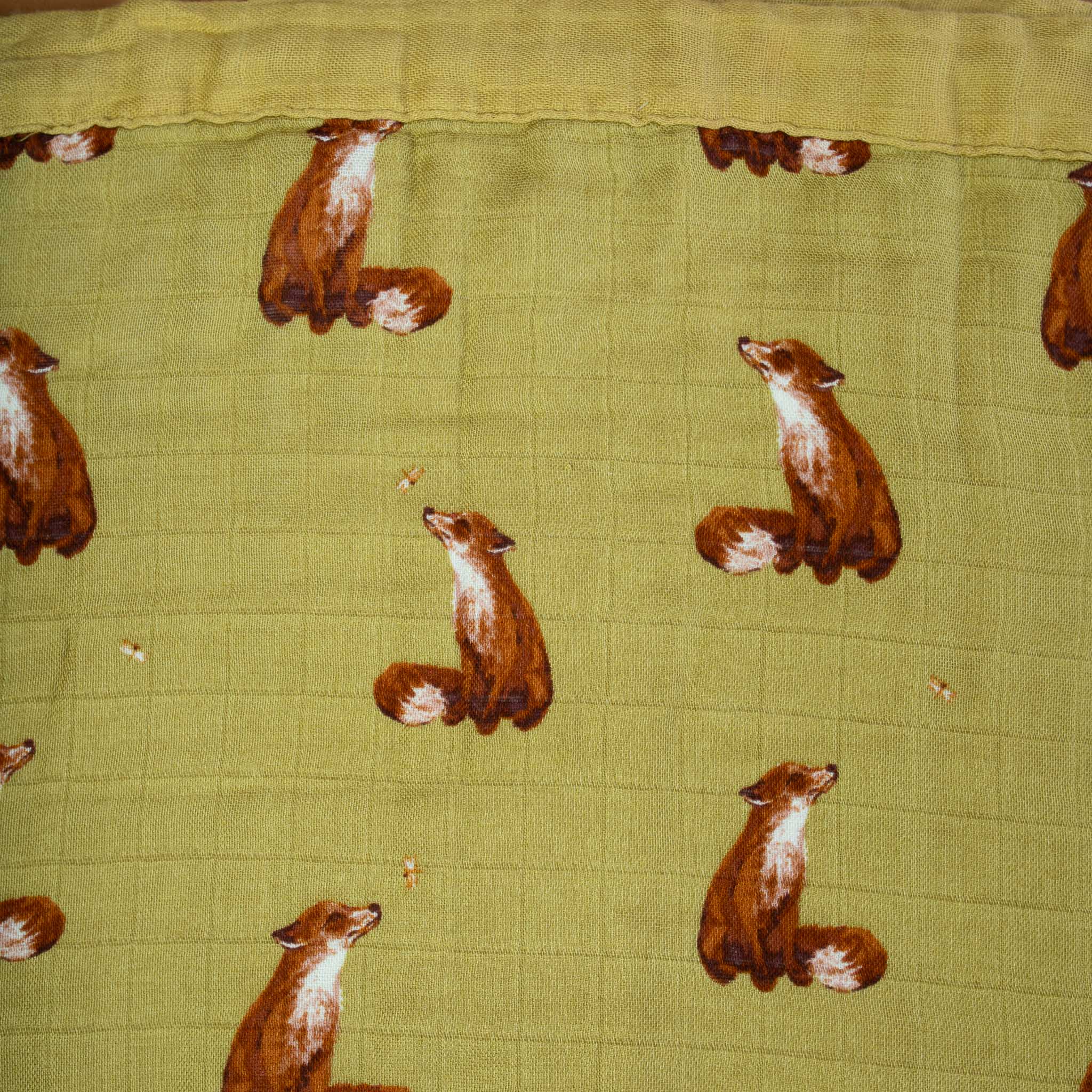 detail-of-foxes-on-gold-background