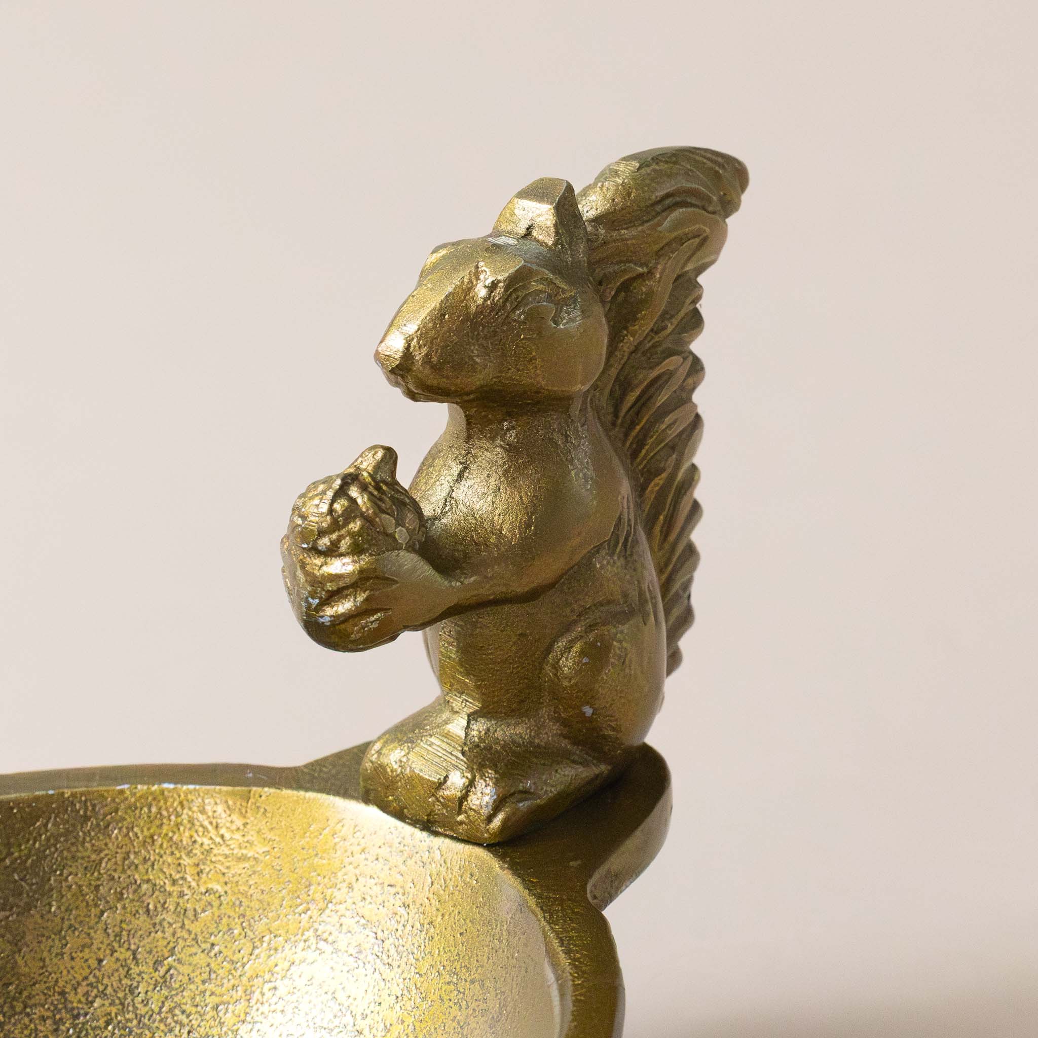 brass-bowl-squirrel-close-up