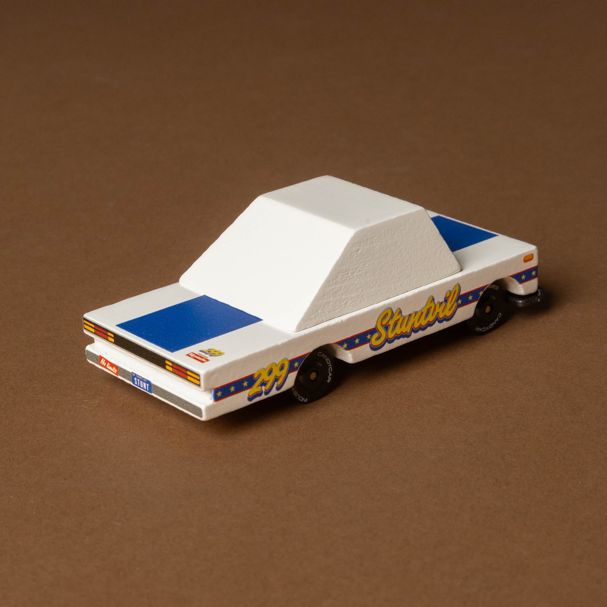 candycar-play-set-jump Model car with 'Studebaker' branding on a brown background
