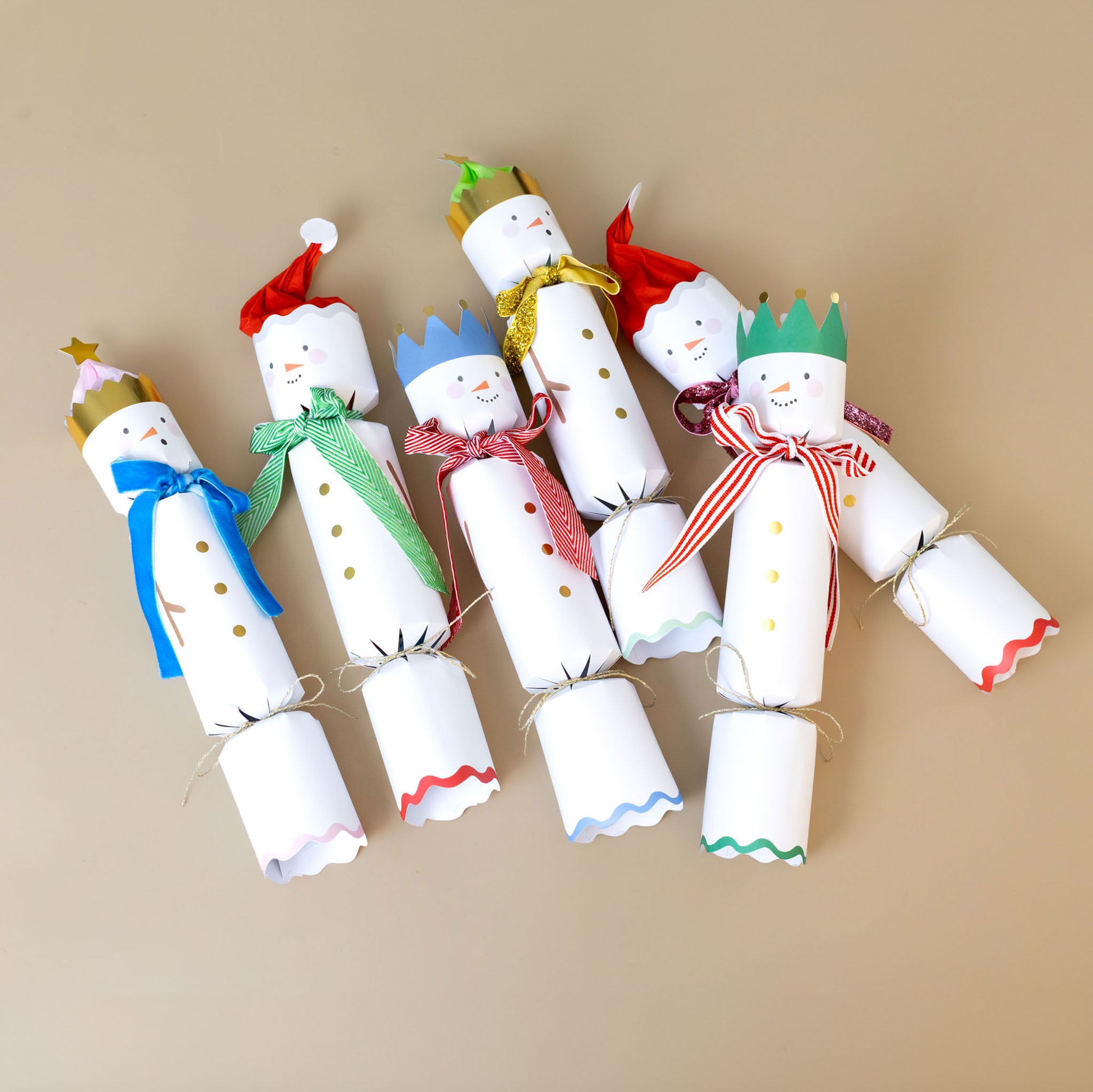 christmas-crackers-snow-peeps-with-santa-hats-and-colorful-crowns