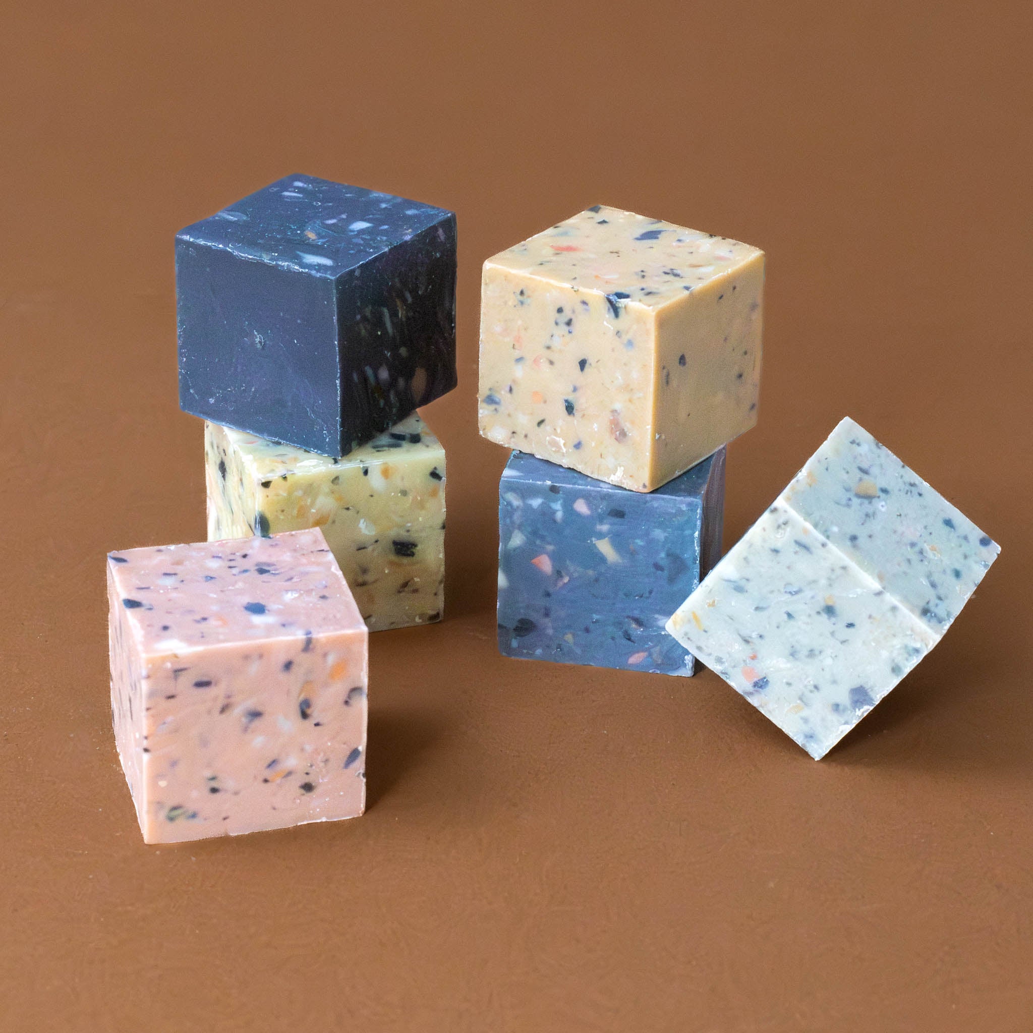 clay-soap-set-expedition-with-six-cubes-of-different-colors-blue-charcoal-grey-yellow-gold-and-pink