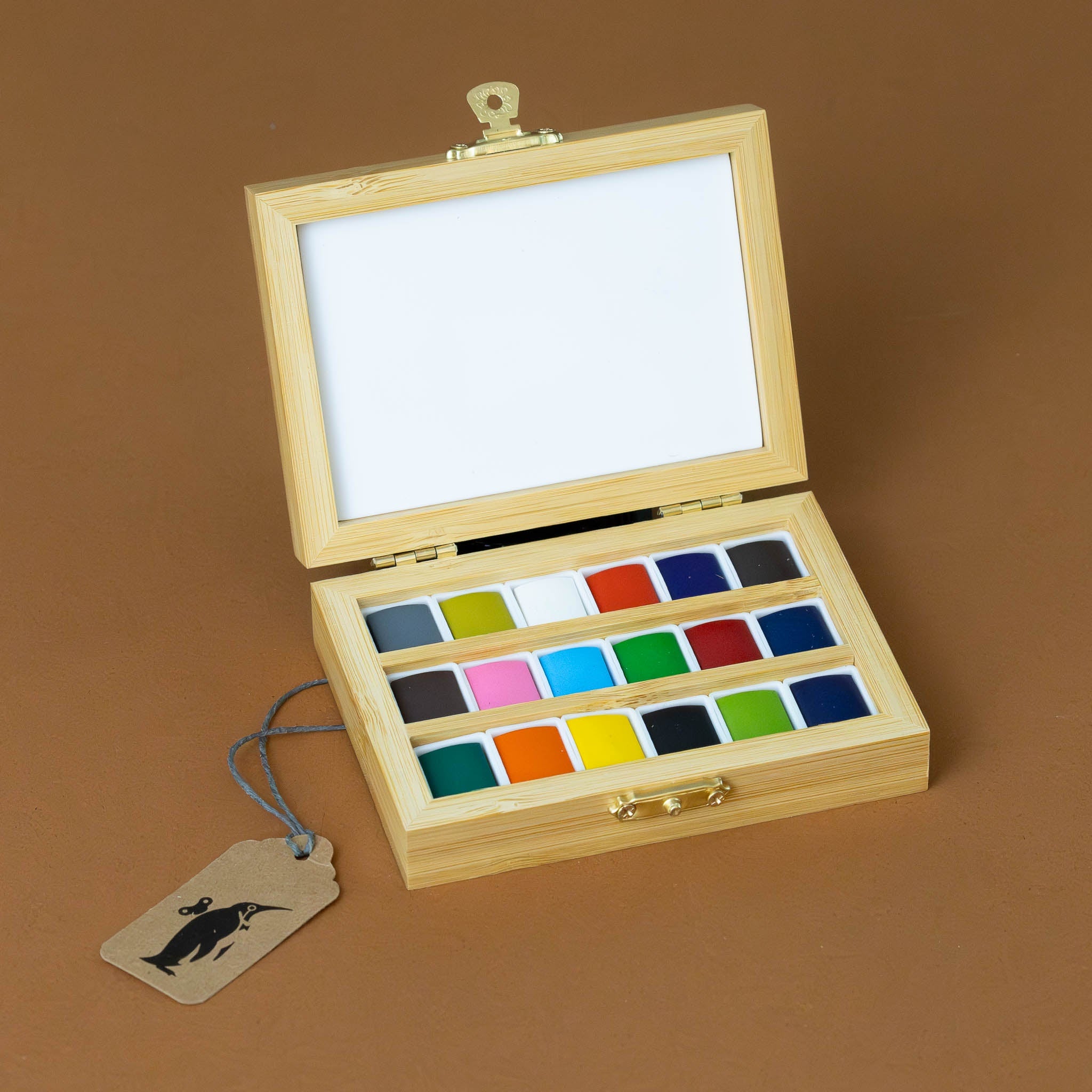 eco-friendly-watercolor-set-with-bamboo-case-with-18-colors