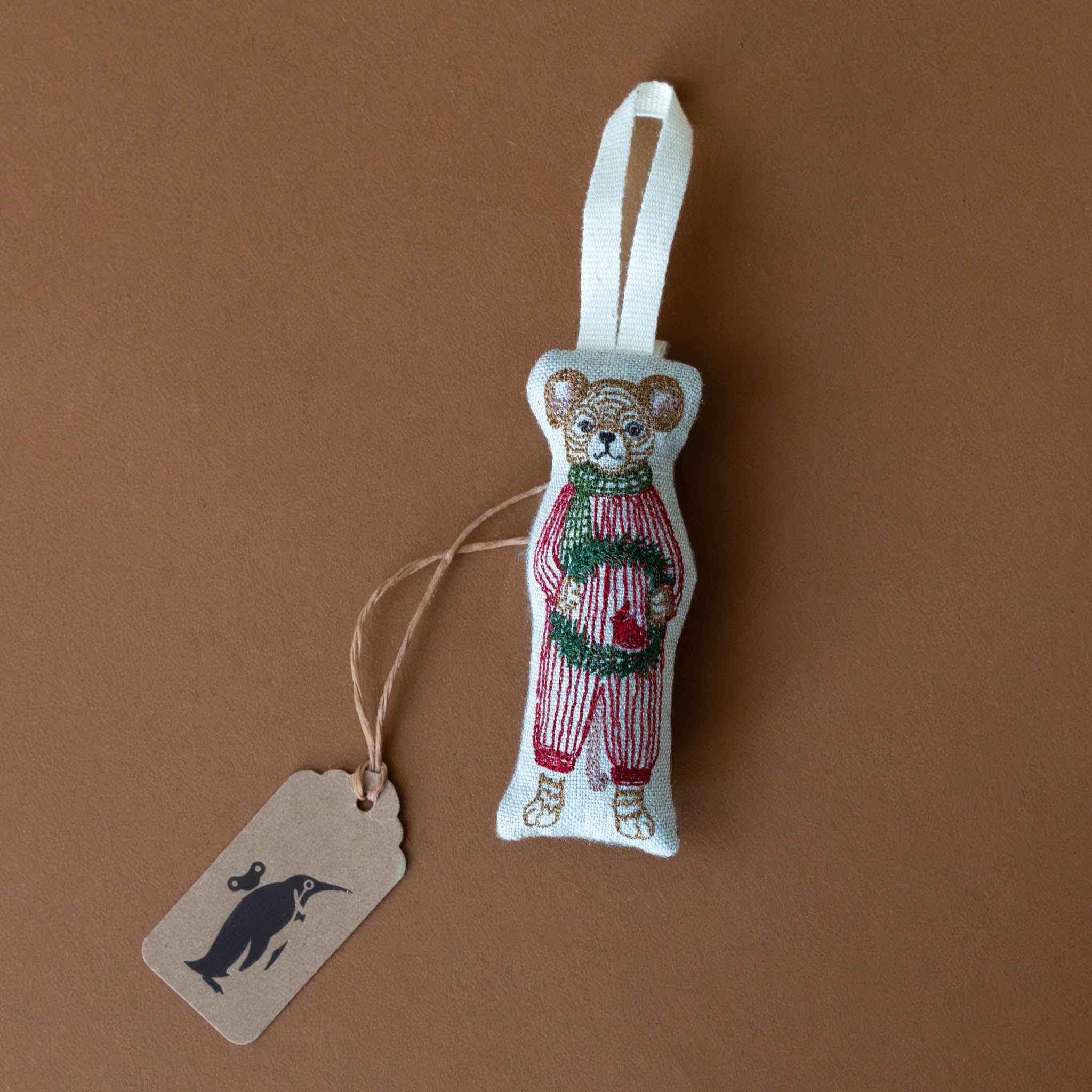 embroidered-ornament-mouse-with-wreath